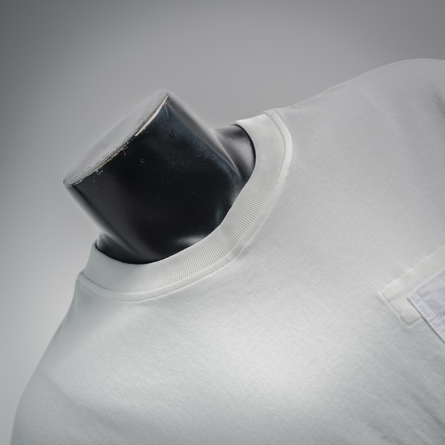 Stone whit a pocket t-shirt