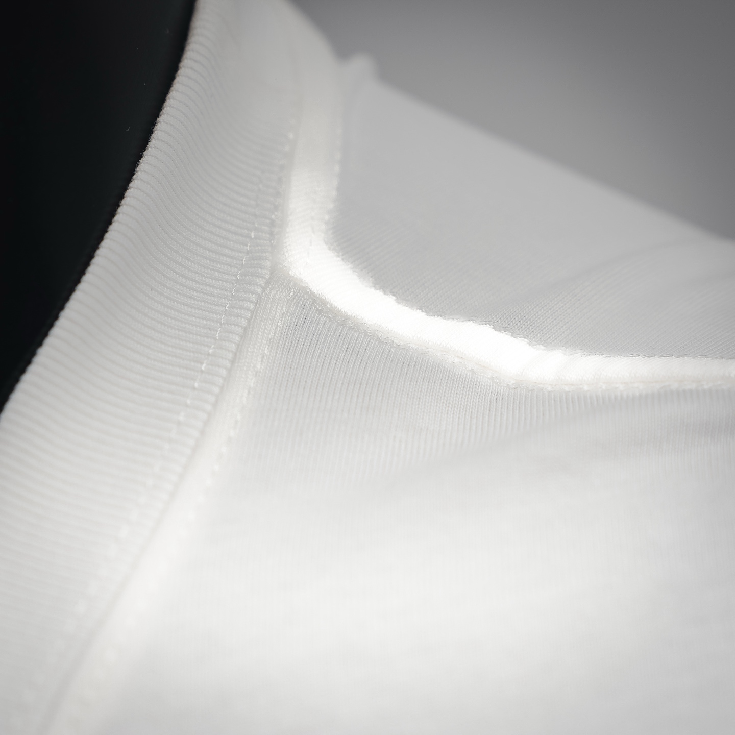 Loe pocket zip t-shirt