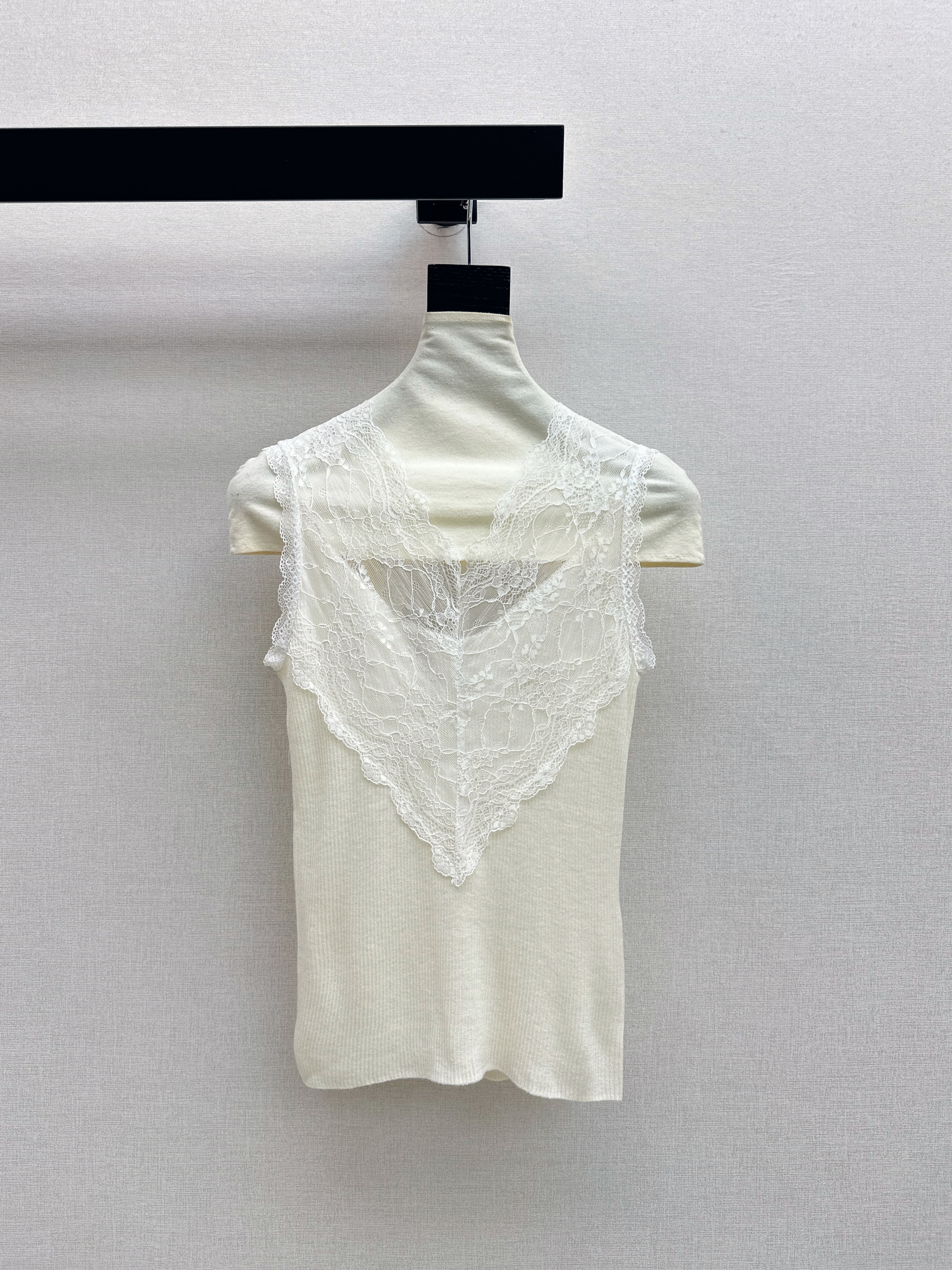 ES 26ss lace contract vest