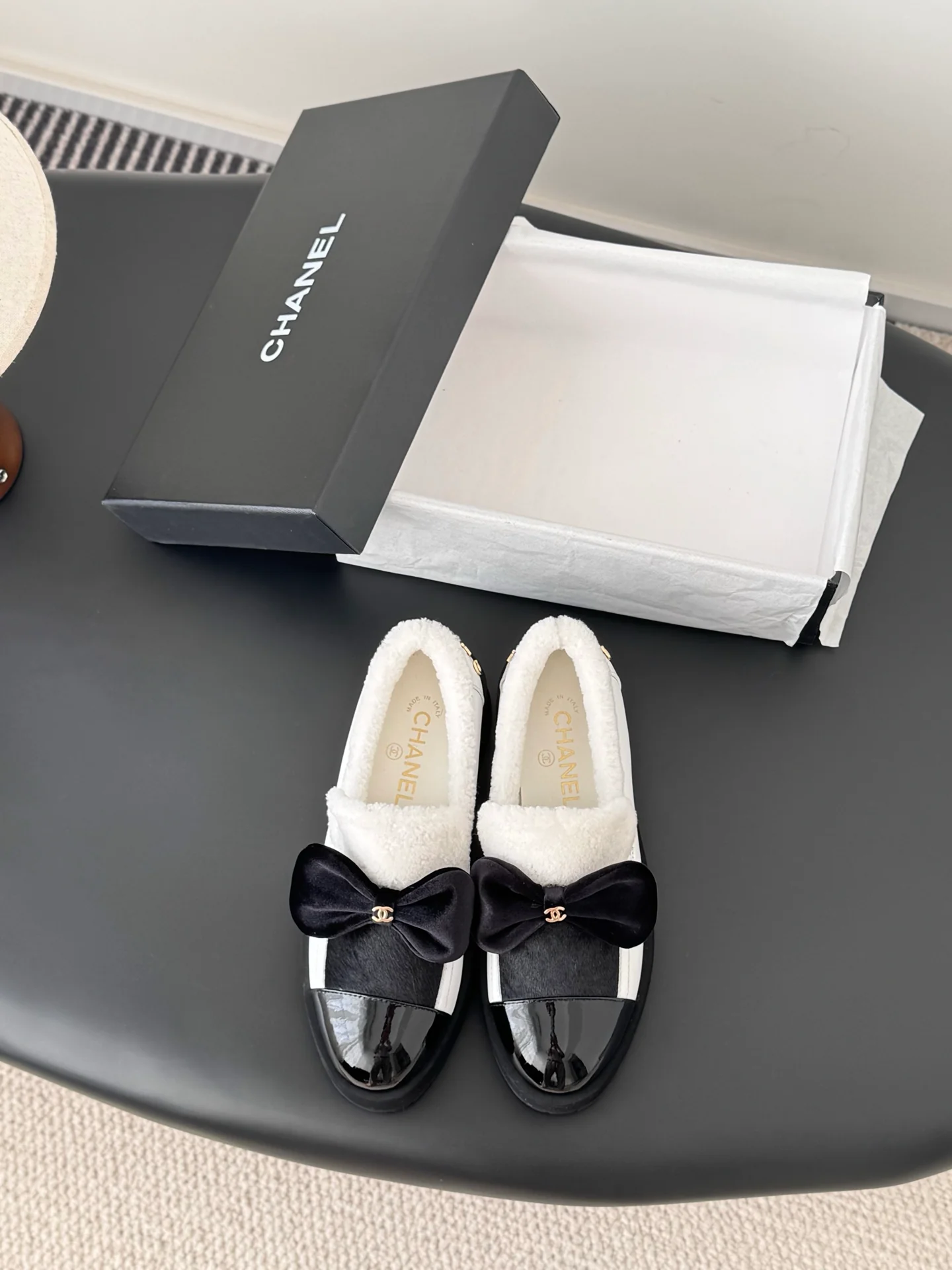 Chan 25fw lined flats