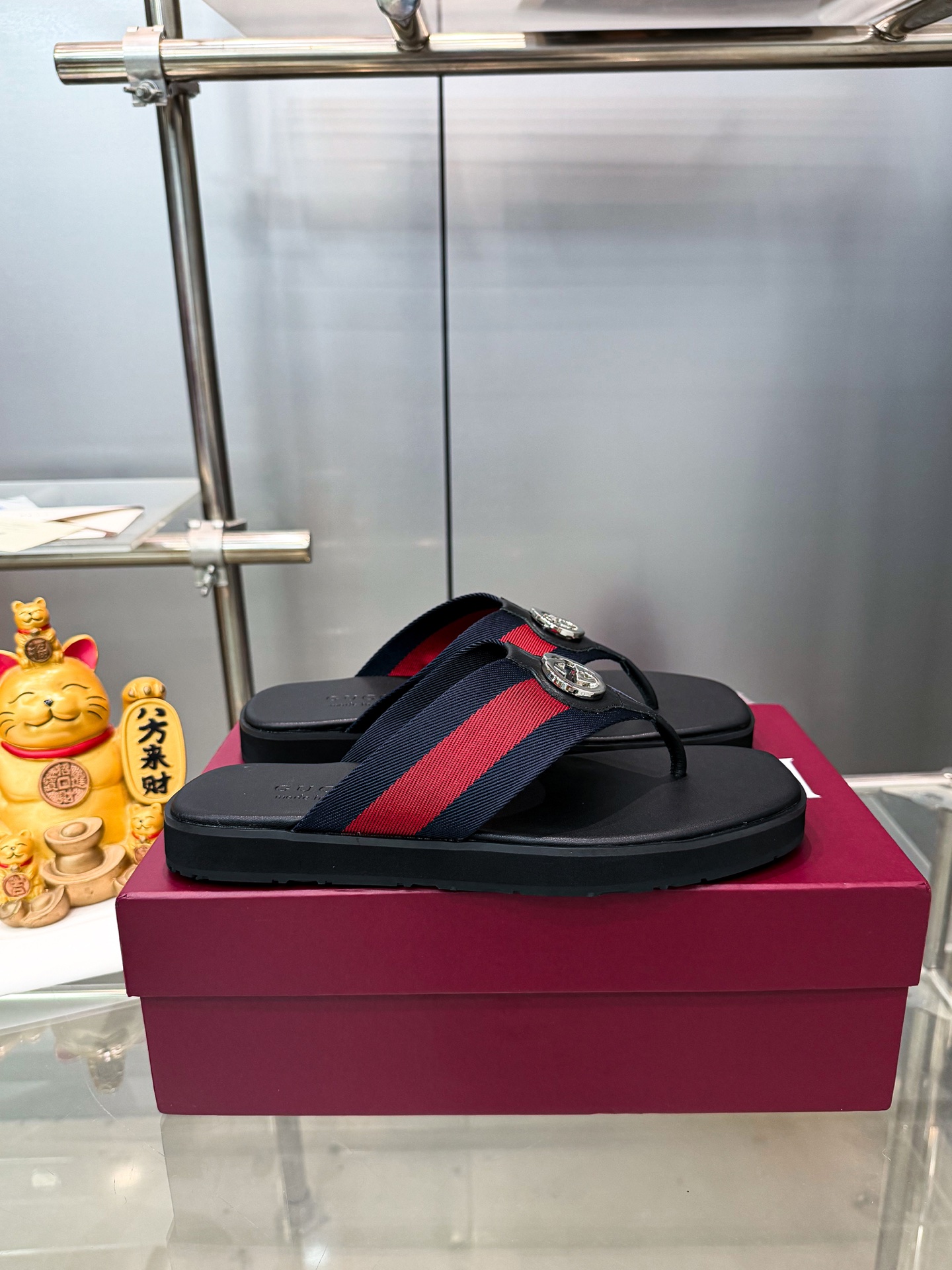 Guc slippers