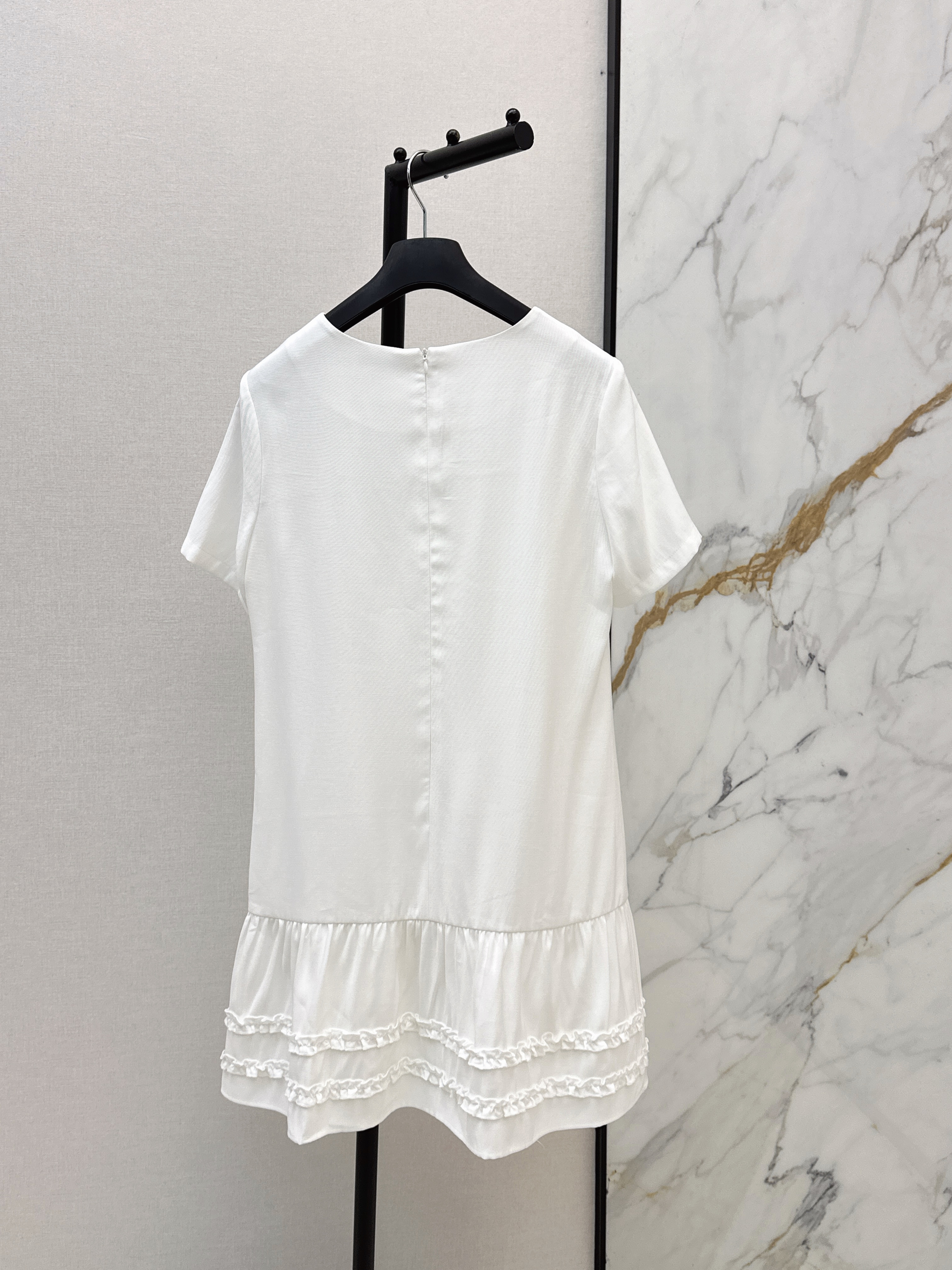 CD 26ss contract dress