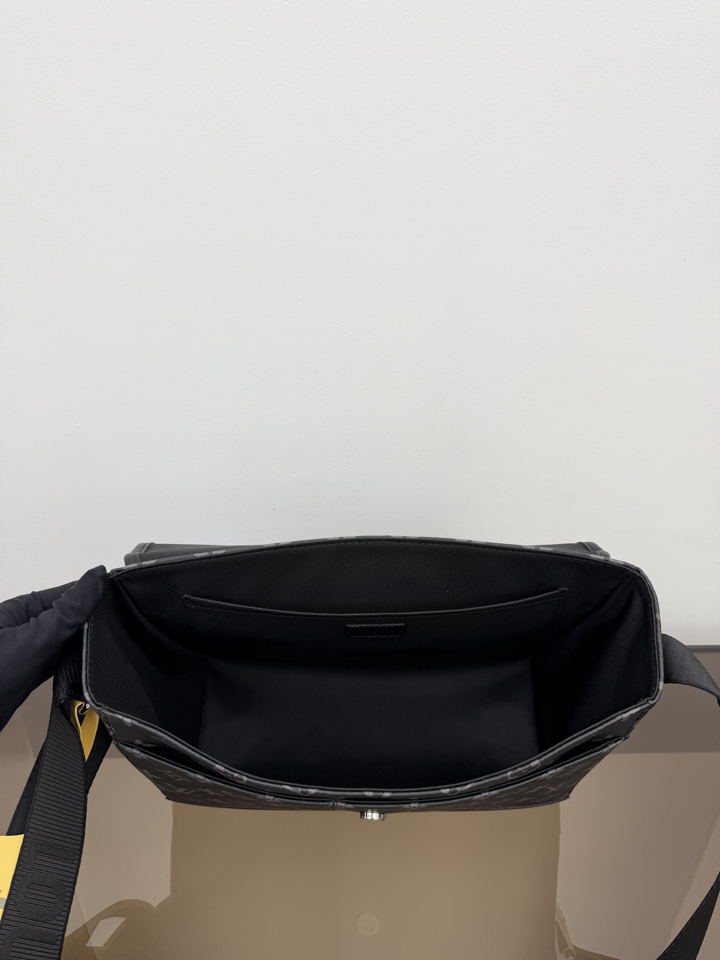 Louis messenger bag