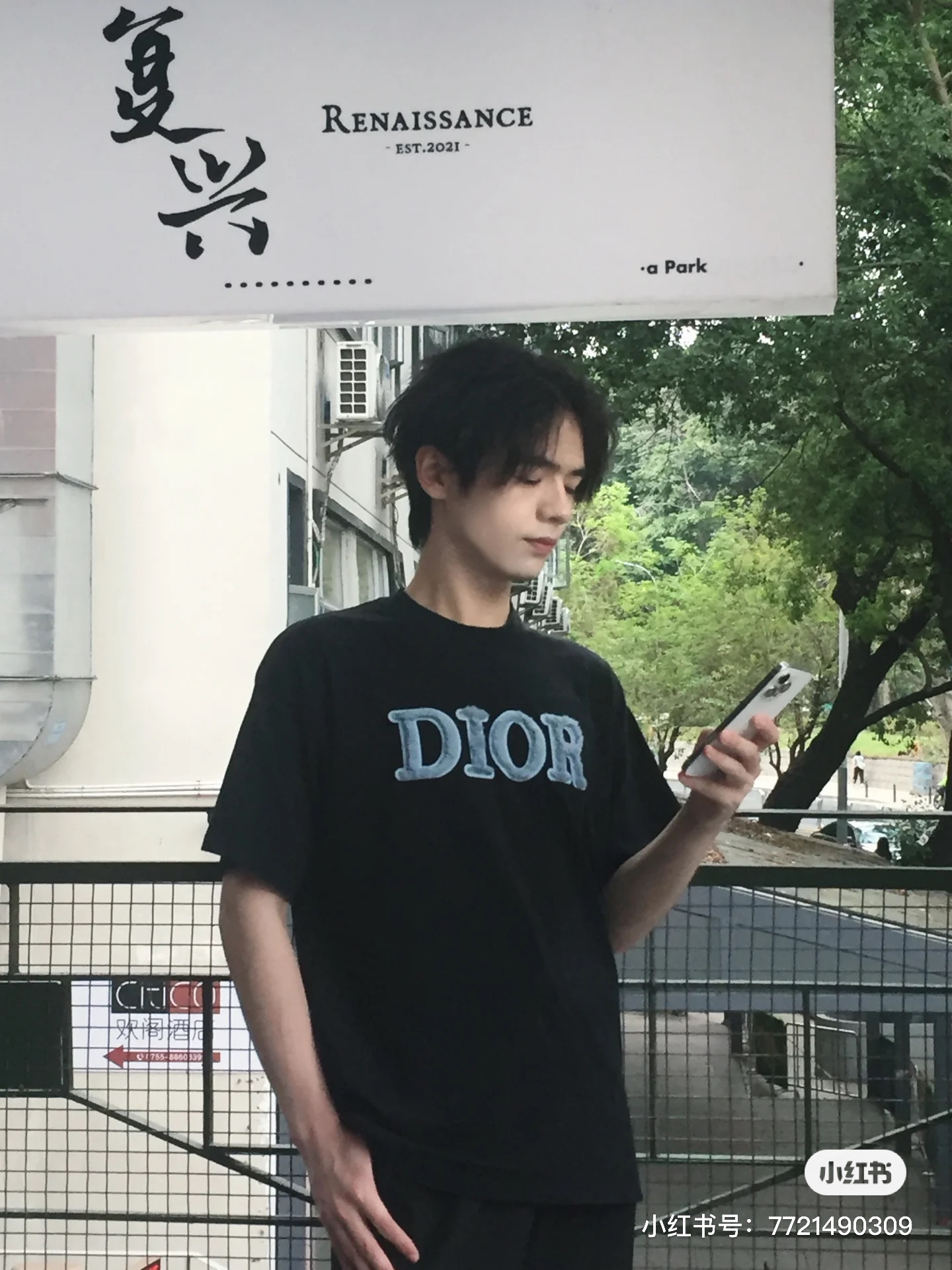 CD velvet letter t-shirt