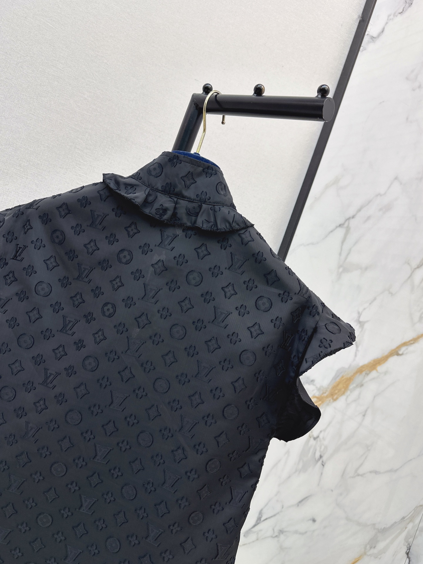 Loui 26fw sleeveless jacquard shirt