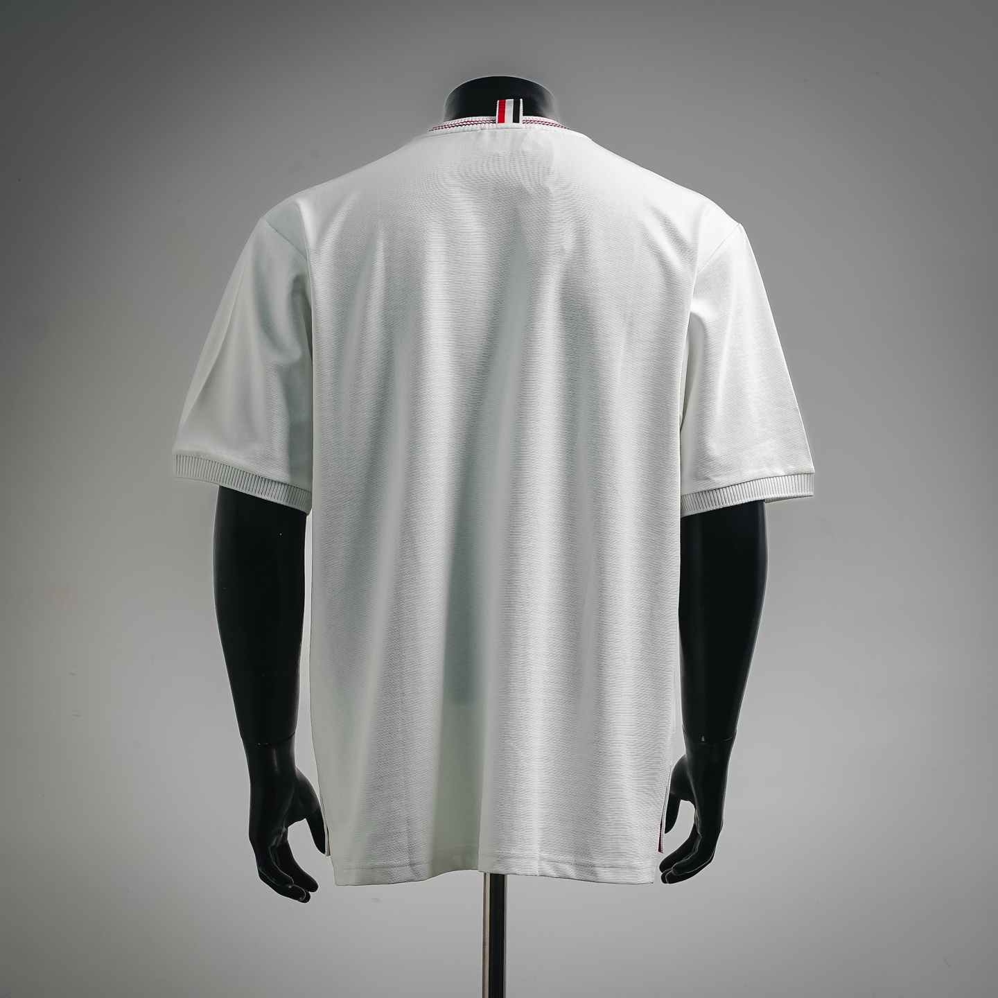 Thom neckline striped t-shirt