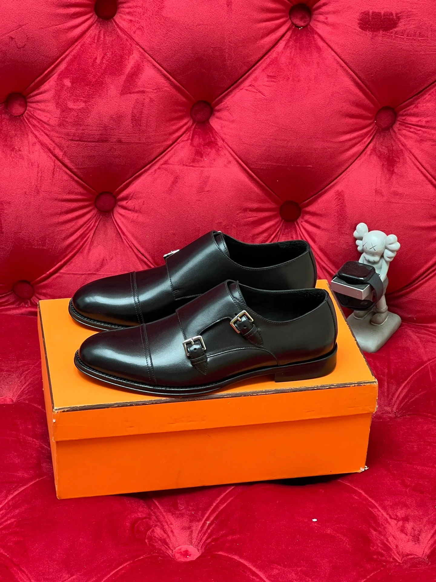 CD leather shoes