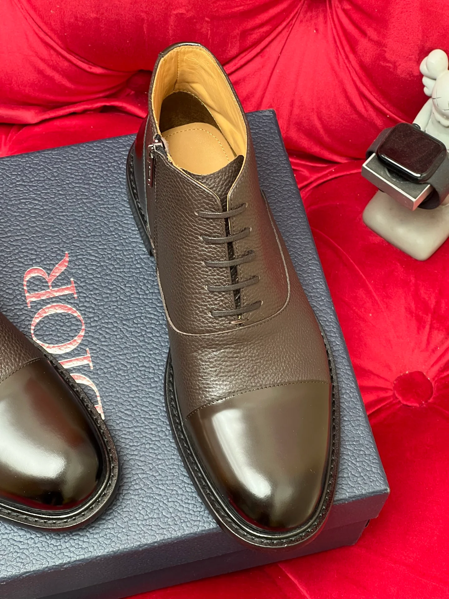 CD leather shoes