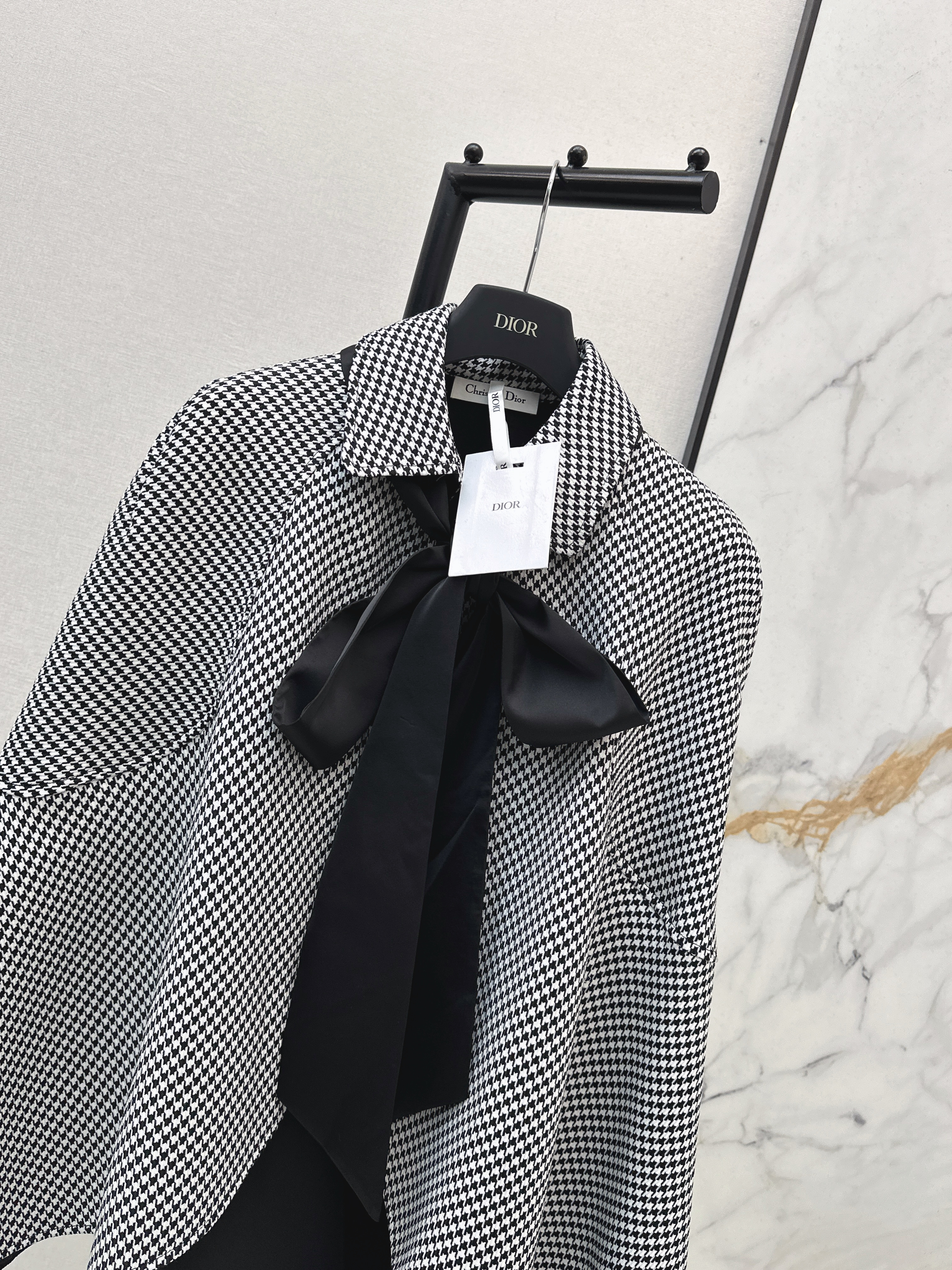 CD 26ss houndstooth cape coat