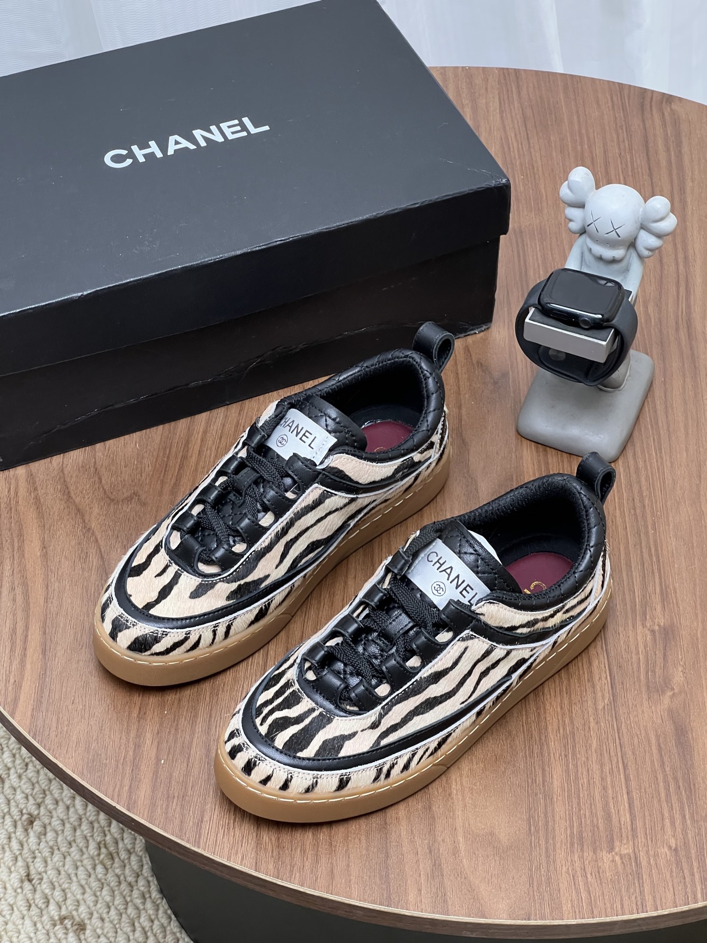 Chan sneaker