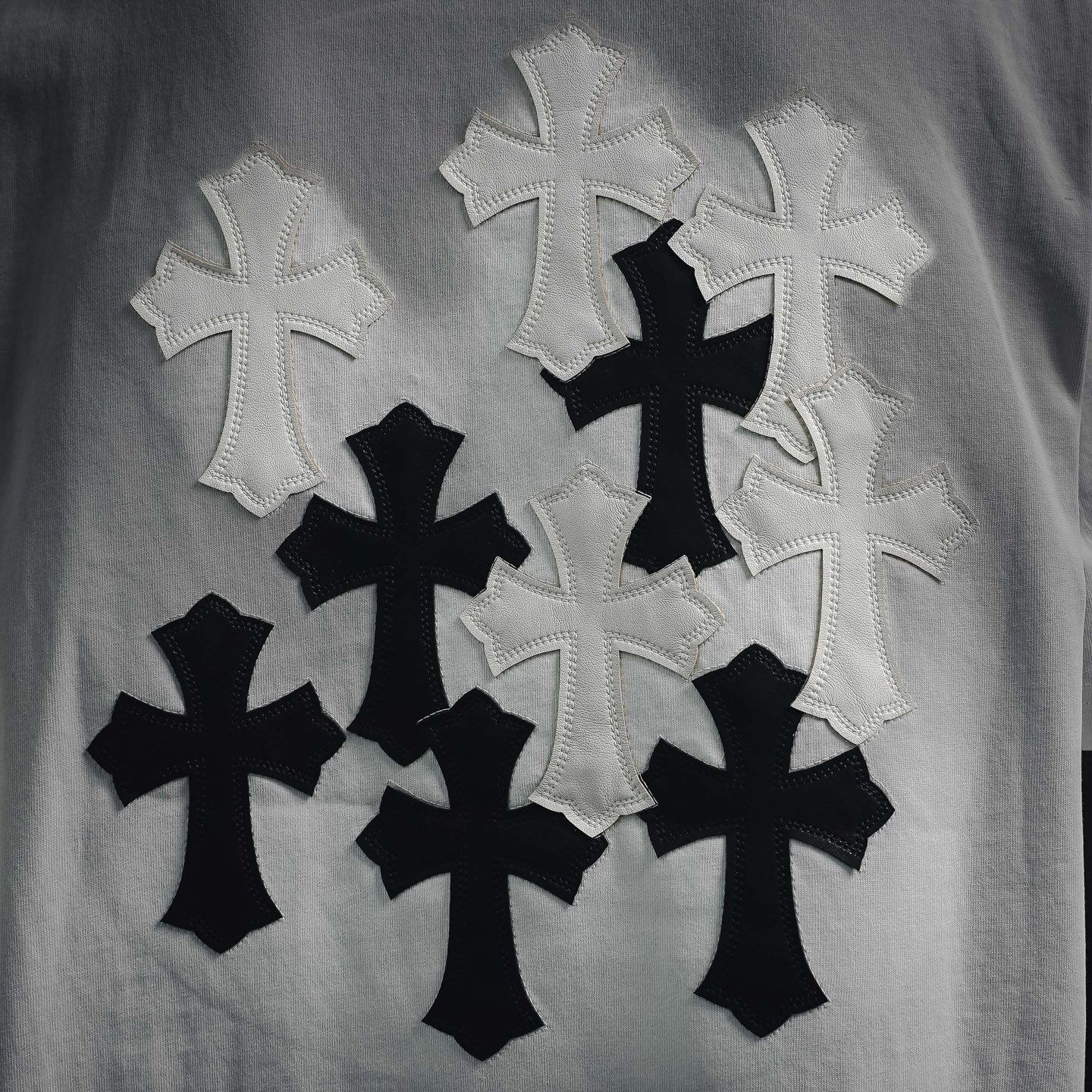 Chrome applique cross t-shirt