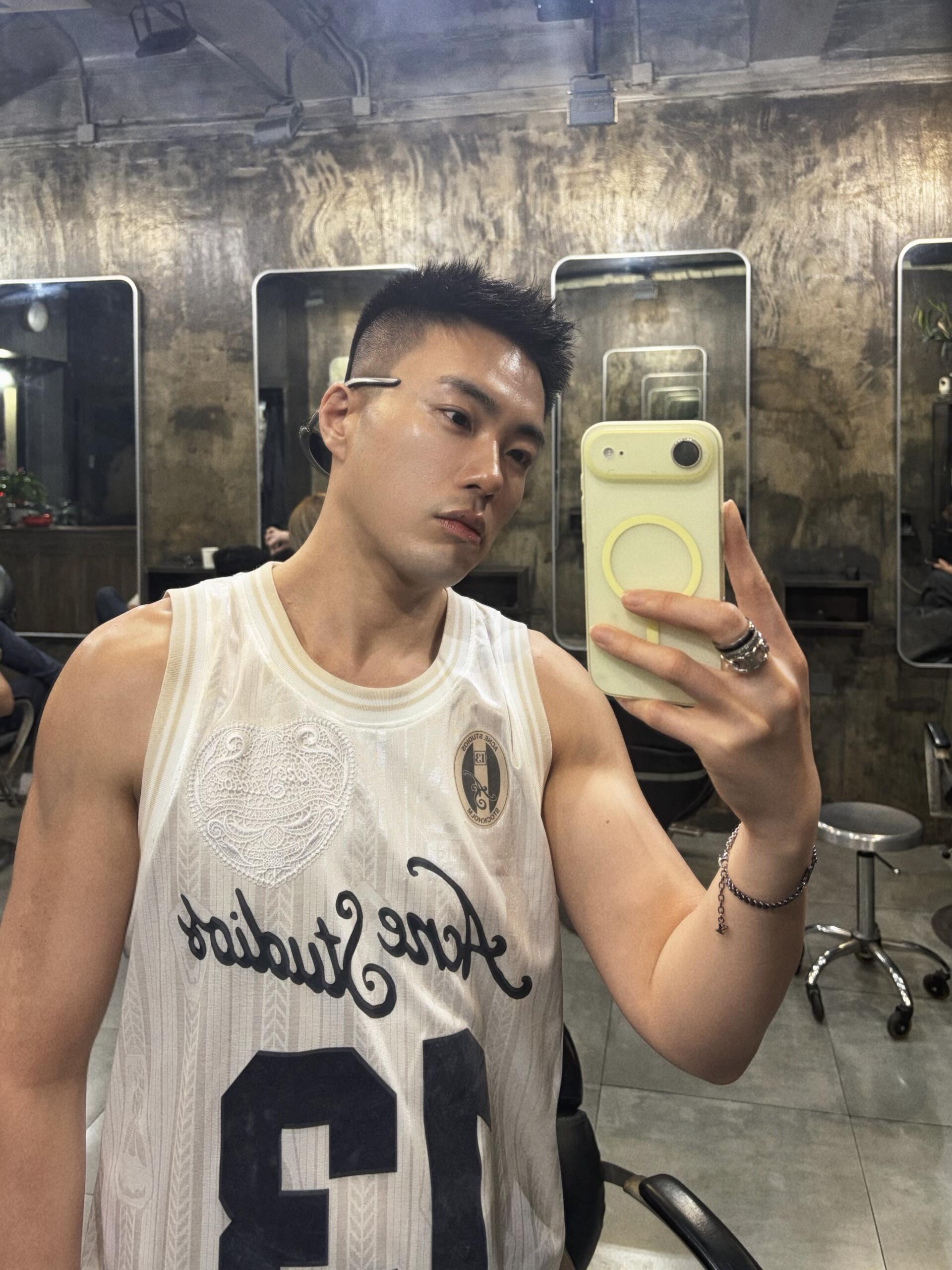 Acen printed vest