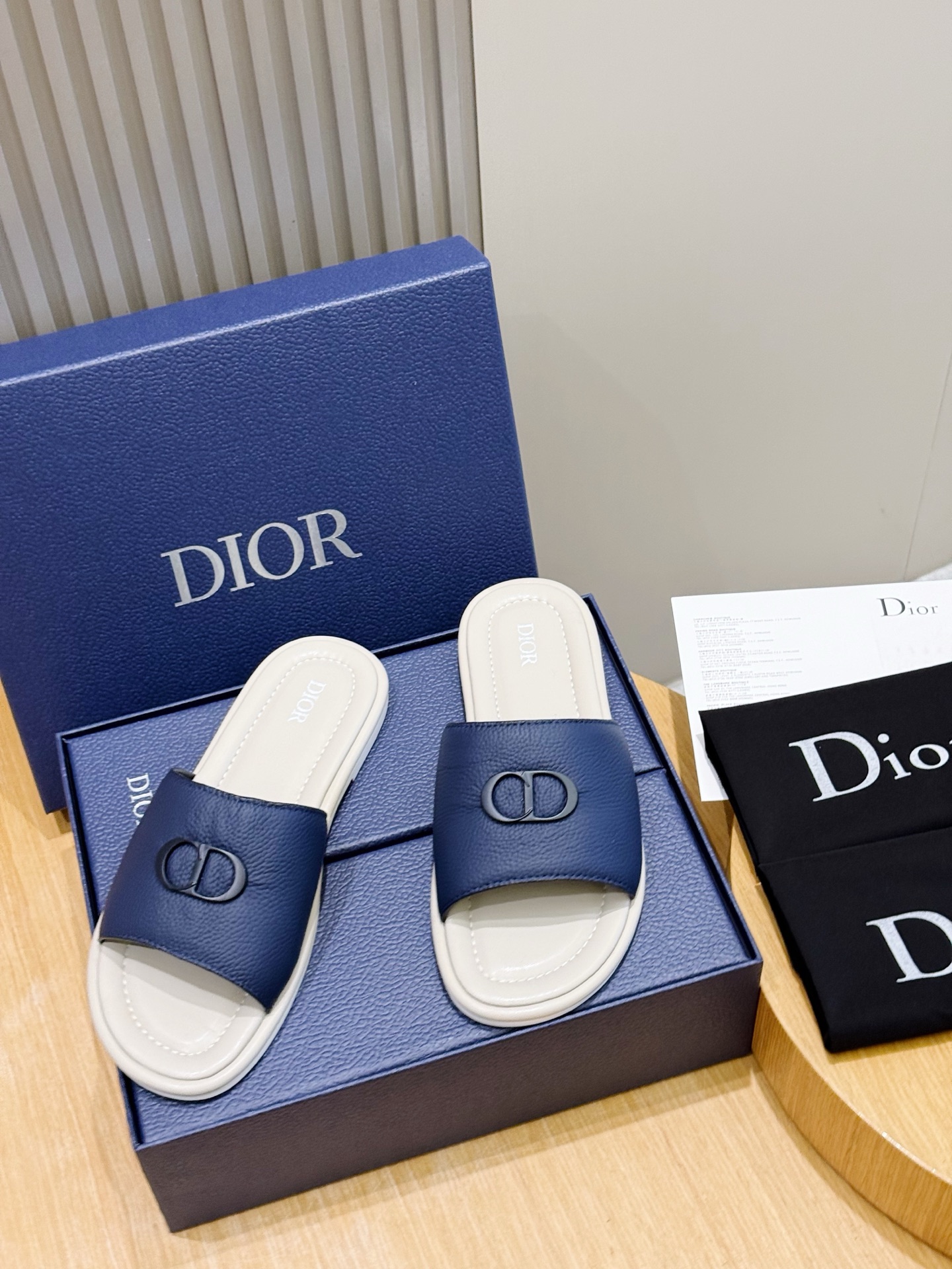 CD slippers