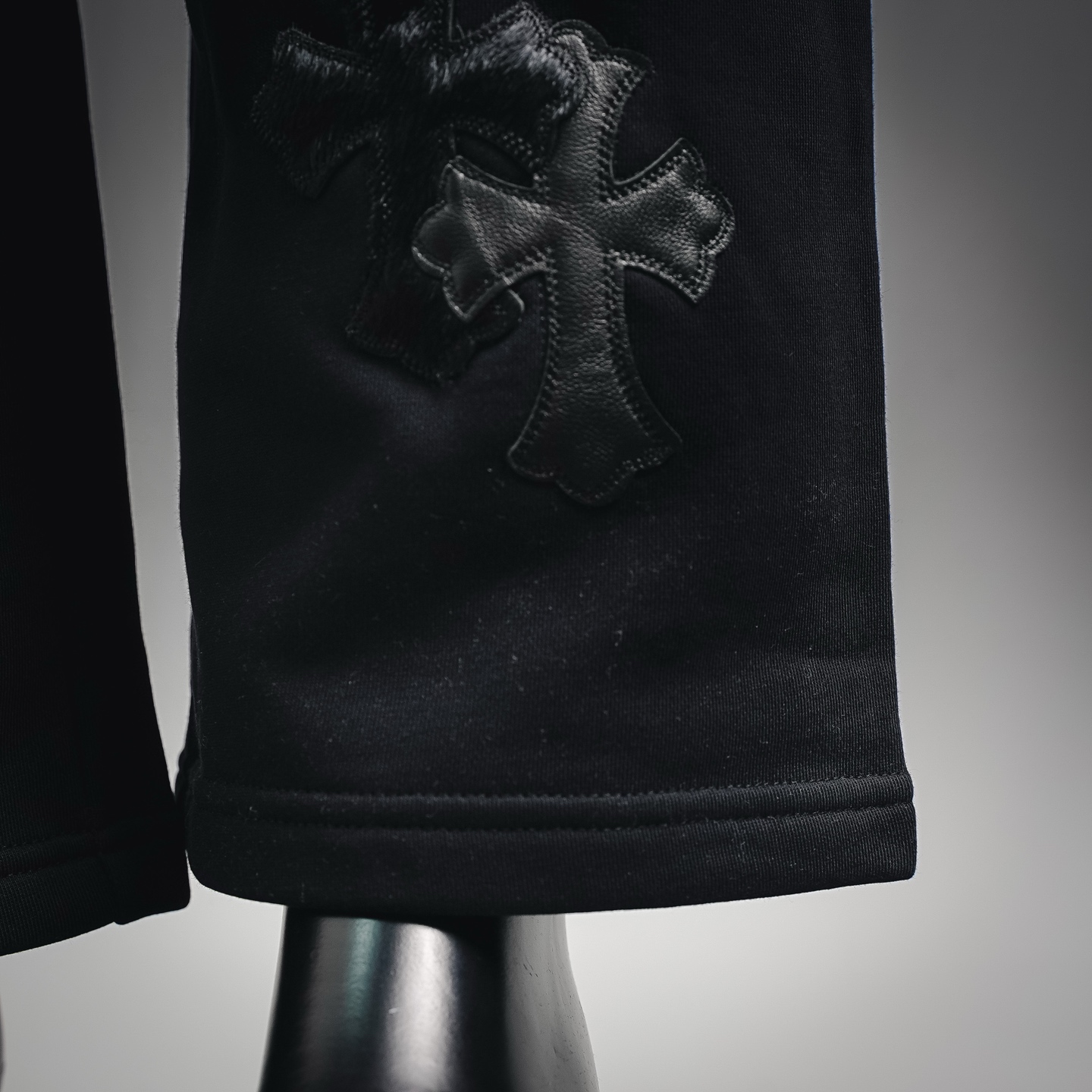 Chrome casual applique pants