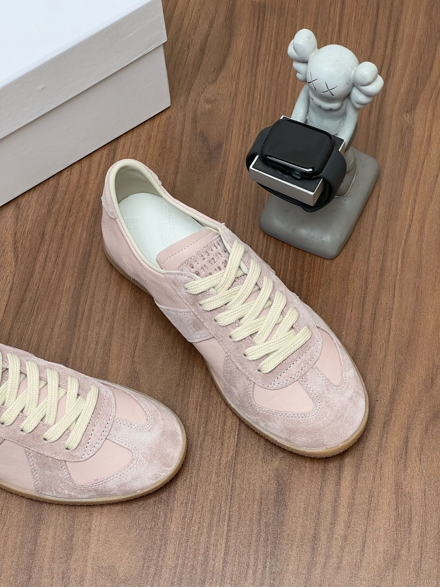 Maison low-top shoes