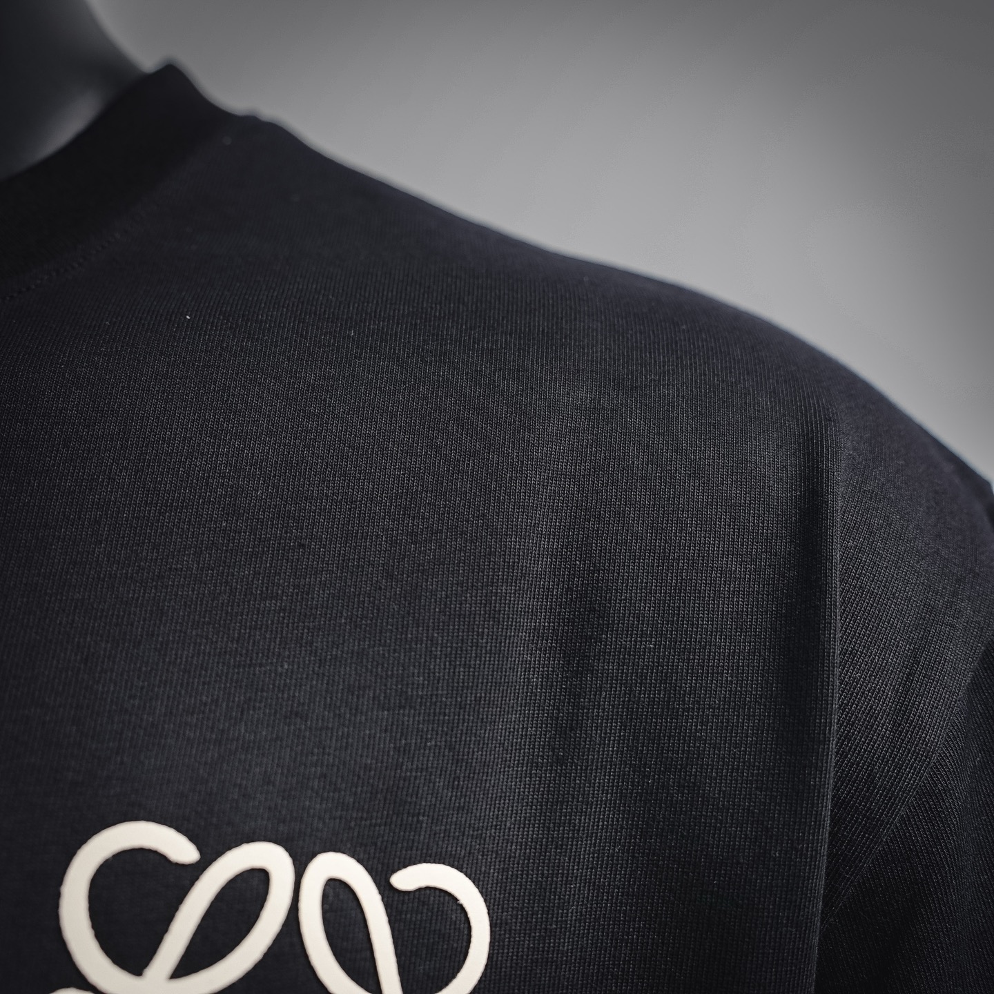 Loe applique t-shirt