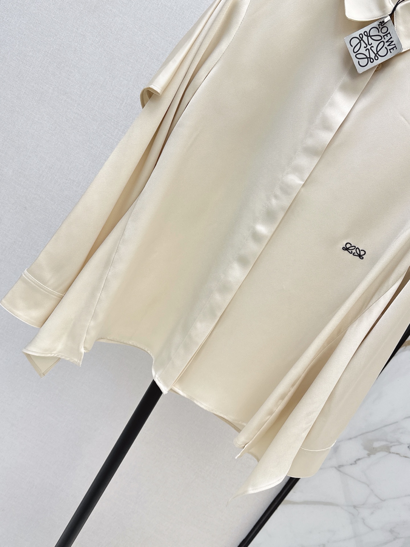 Loe 26fw asymmertic shirt
