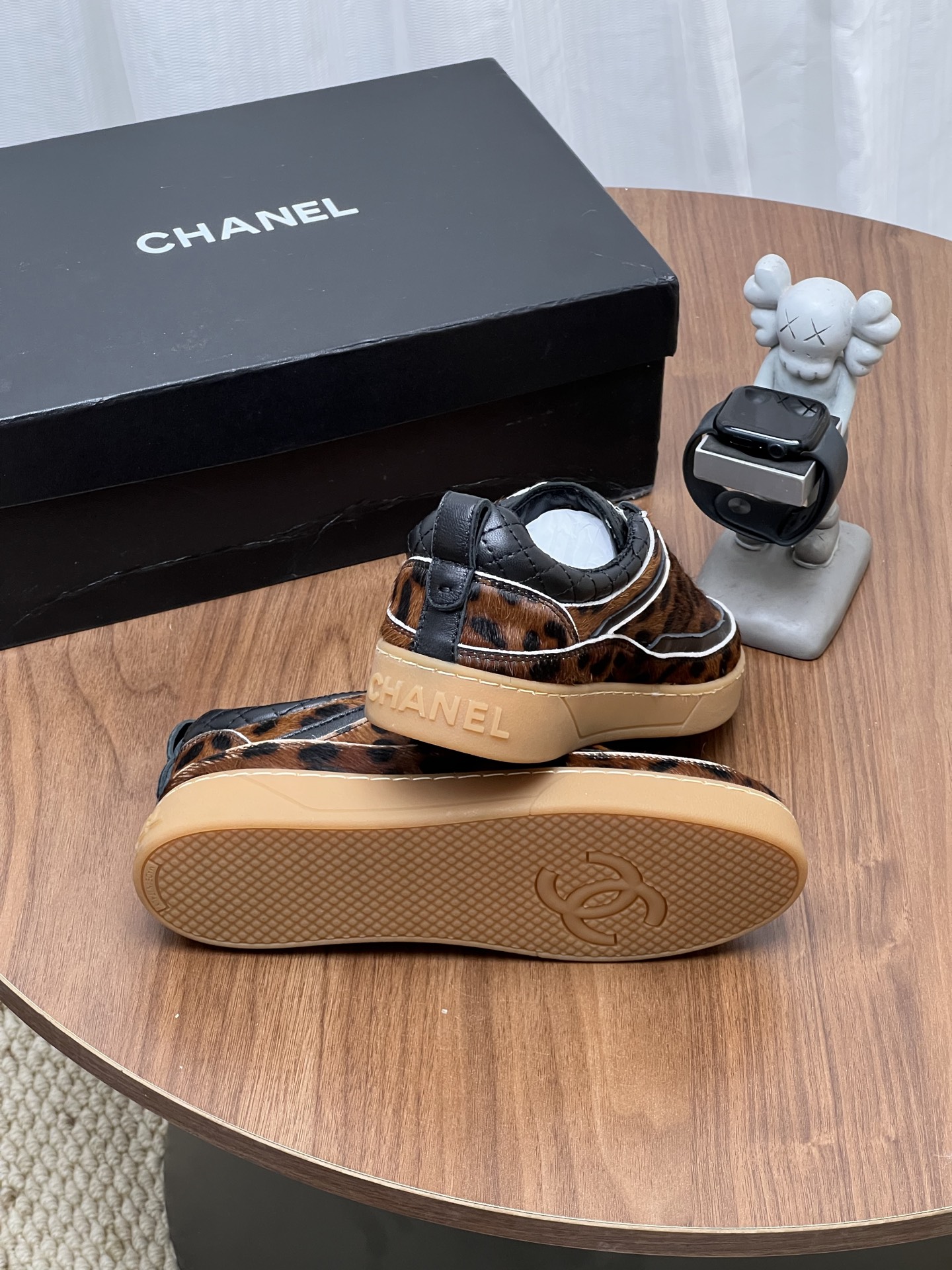 Chan sneaker