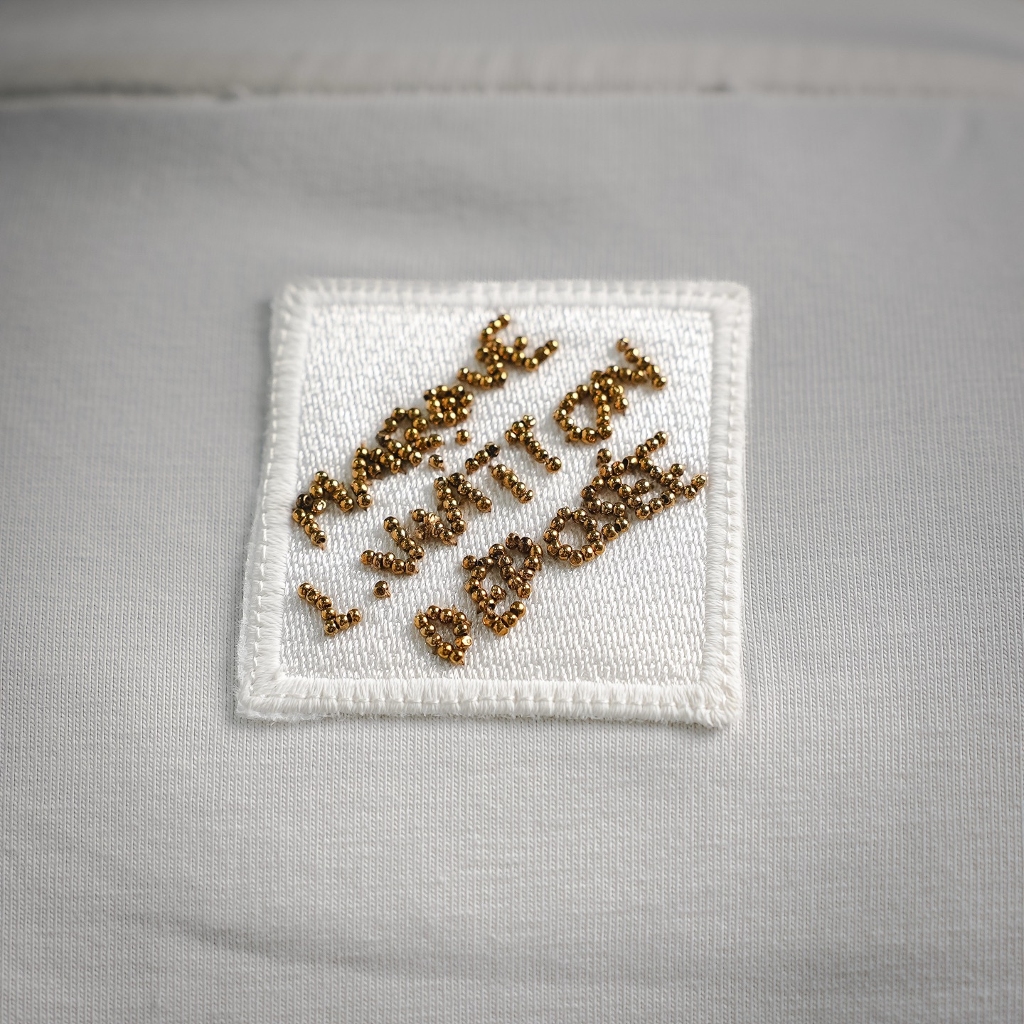 Louis sequin chenille patch t-shirt