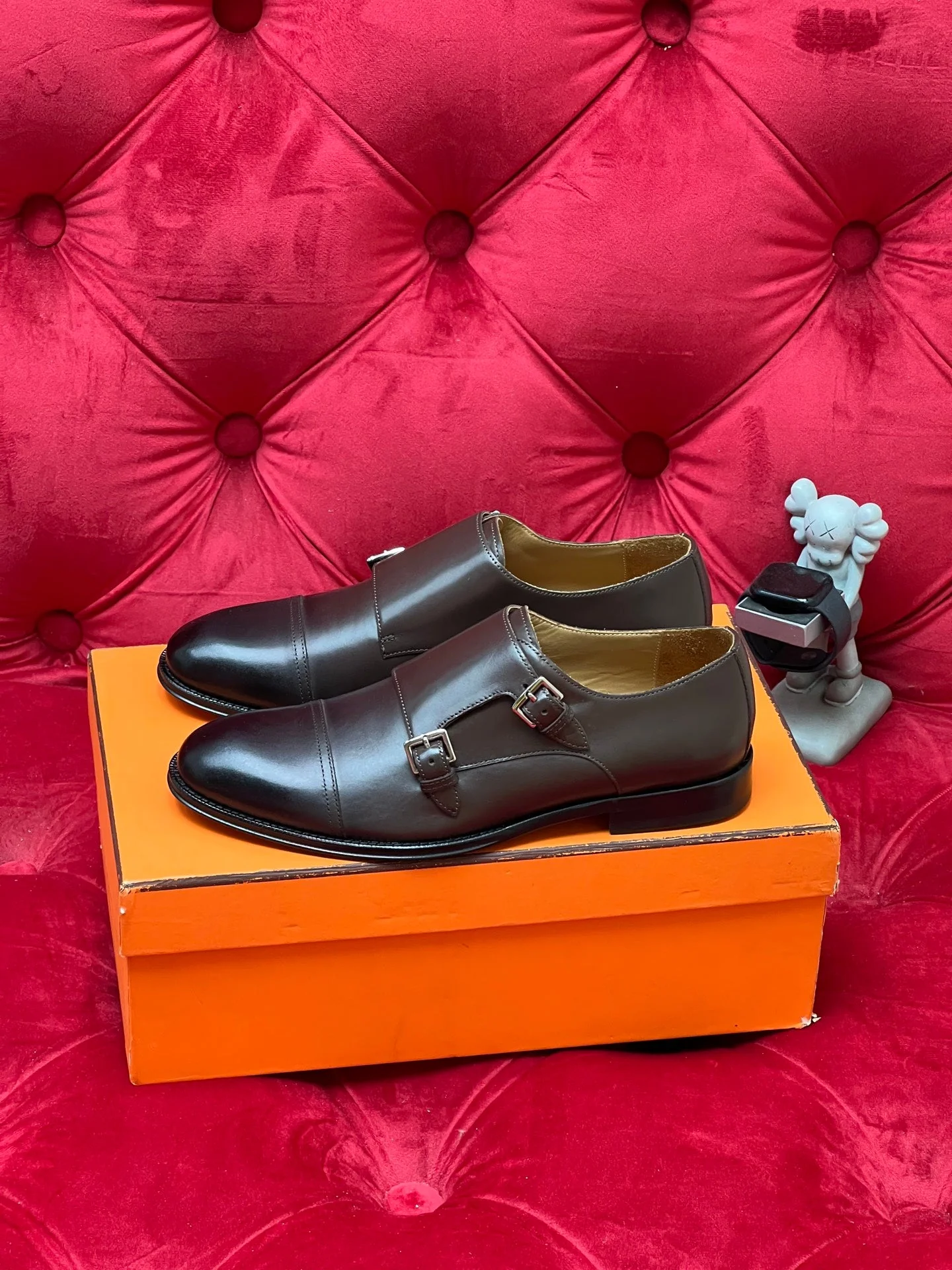 CD leather shoes
