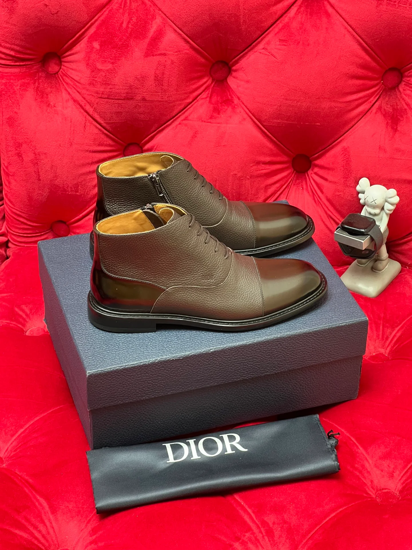 CD leather shoes