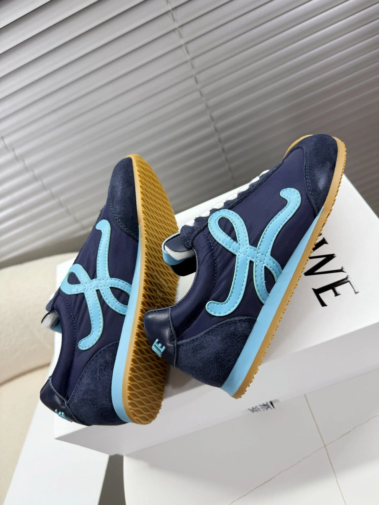 Loe 25fw all-match shoe