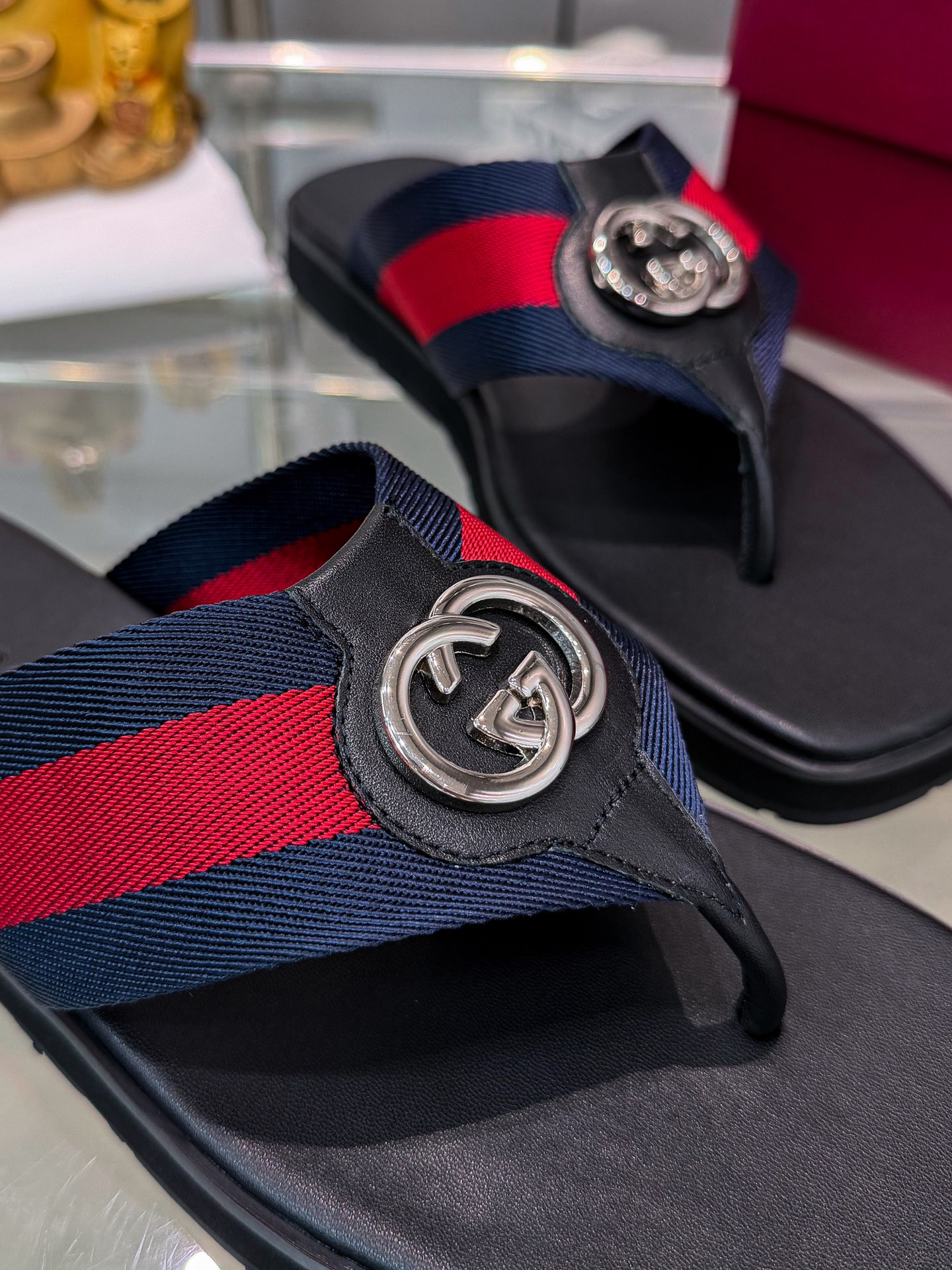 Guc slippers