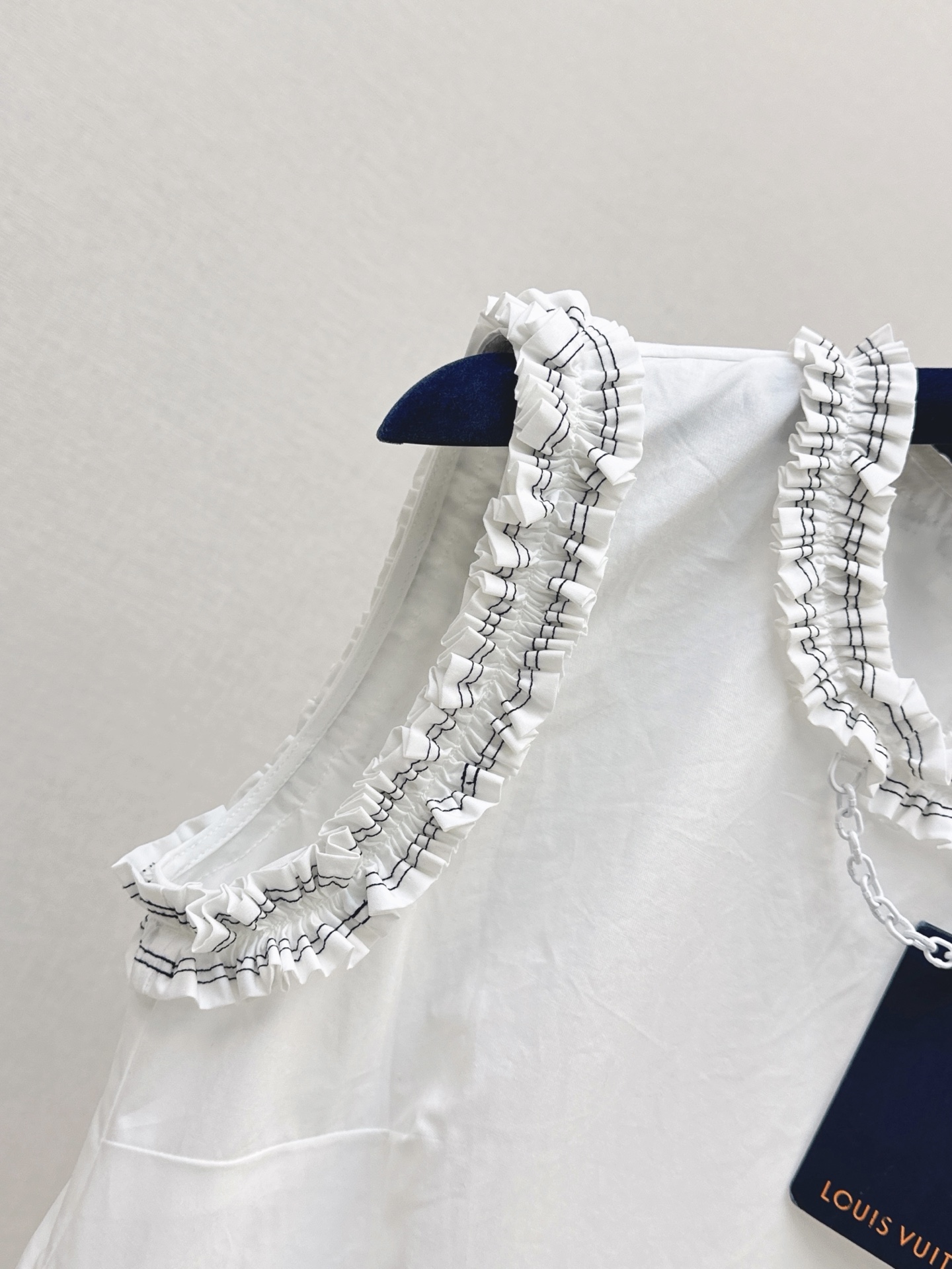 Loui 26ss ruffle sleeveless top
