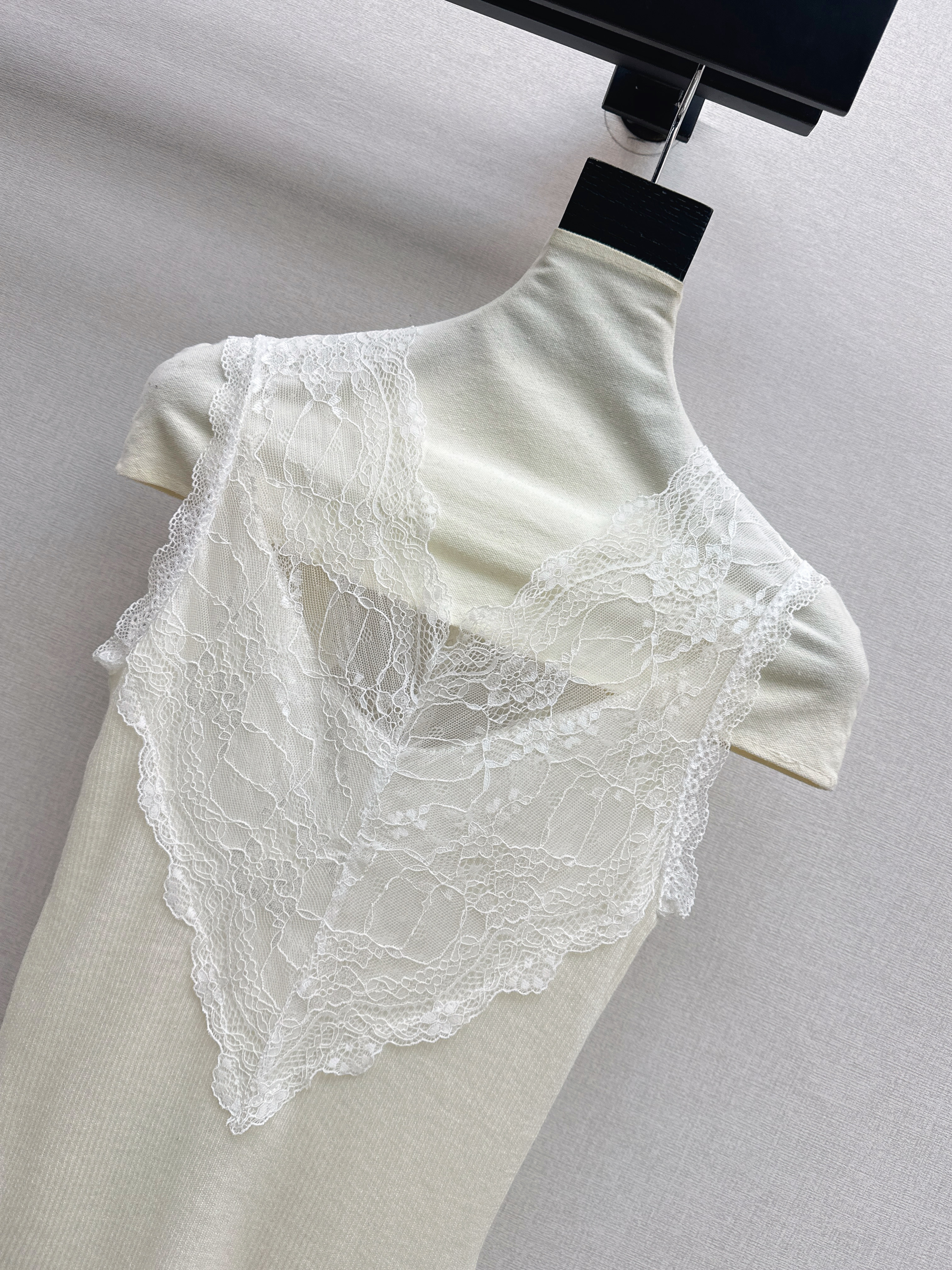 ES 26ss lace contract vest