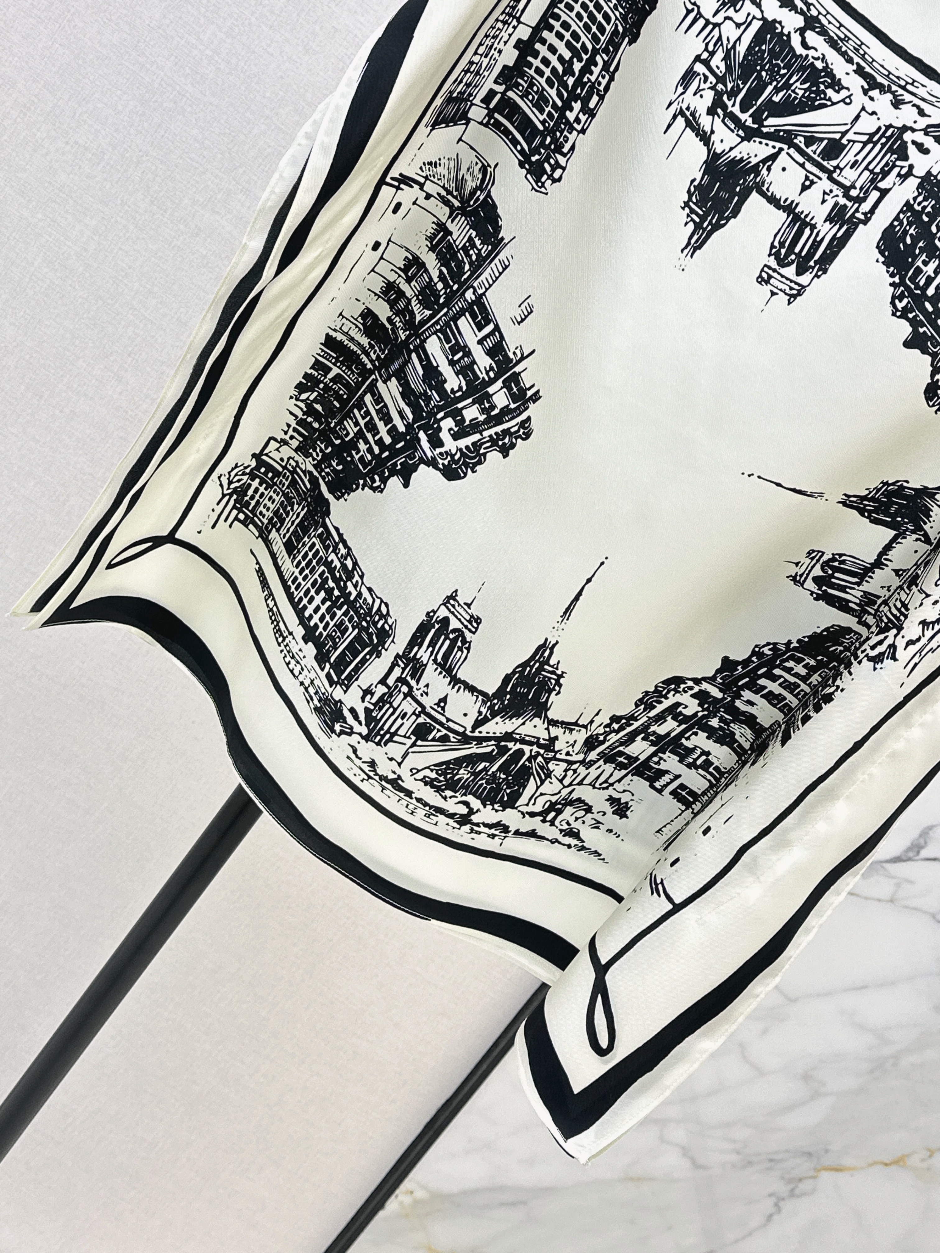 Her 26ss print scraf top