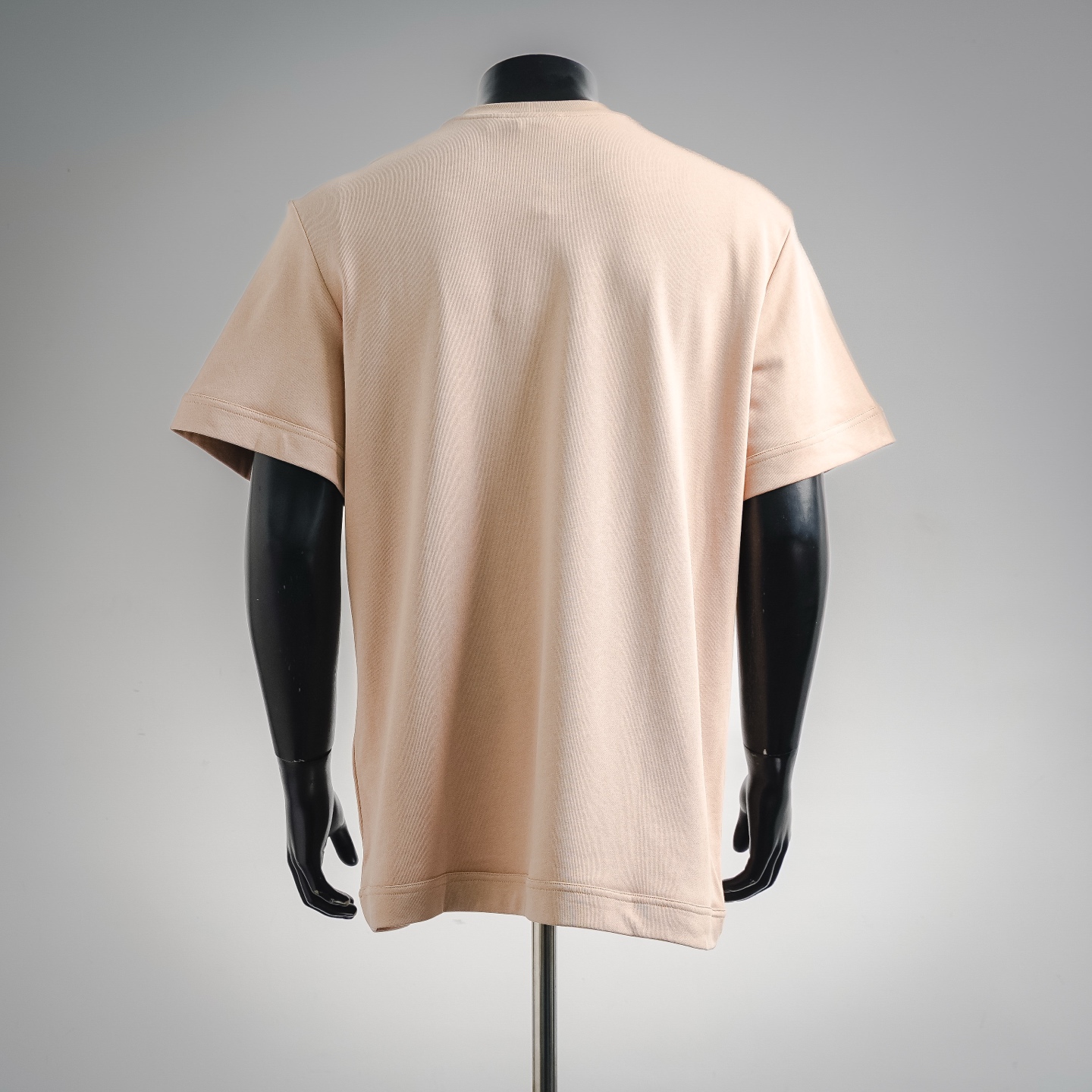 Mon whit a pockets t-shirt