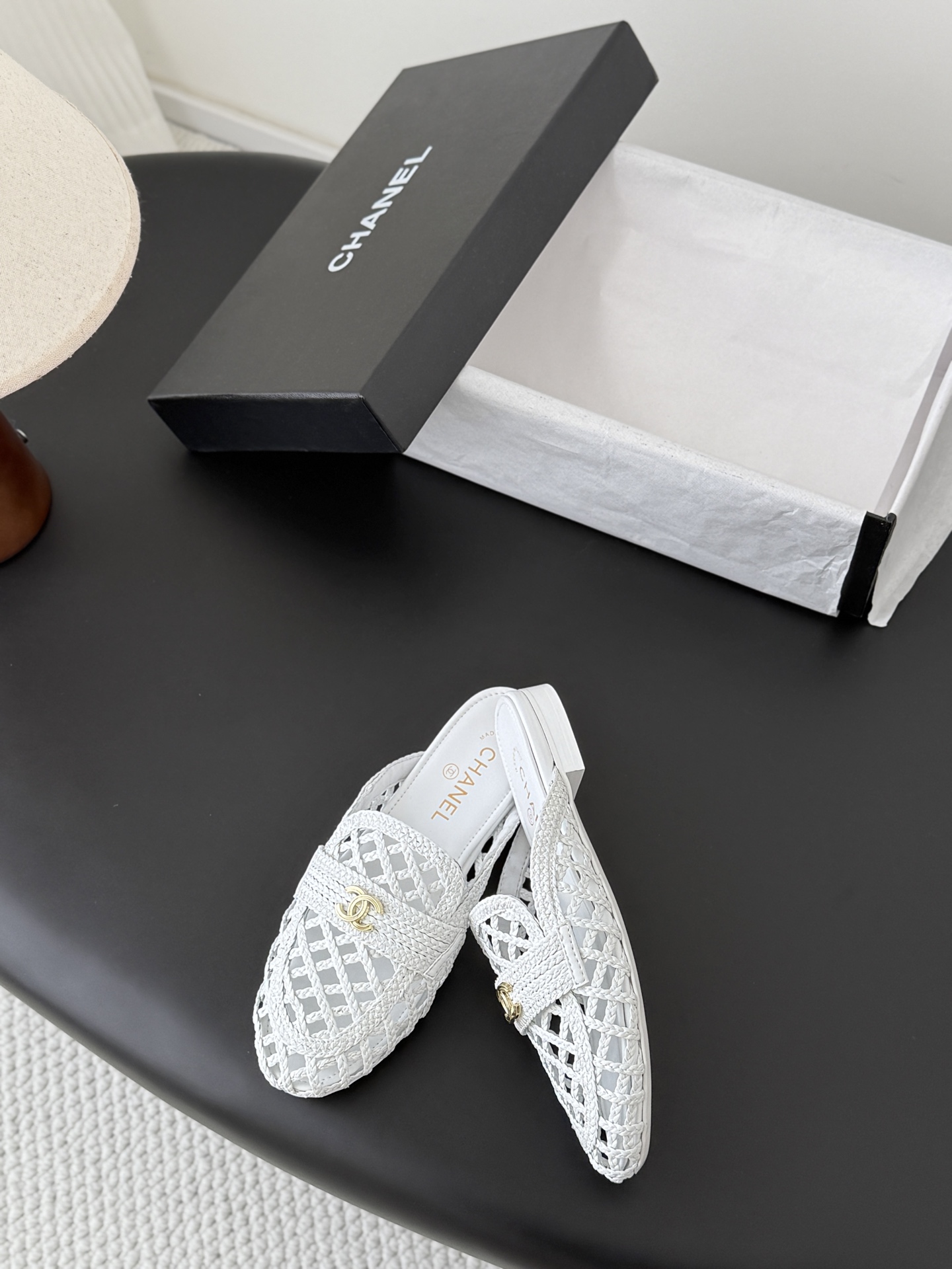 Chan 26ss woven slippers