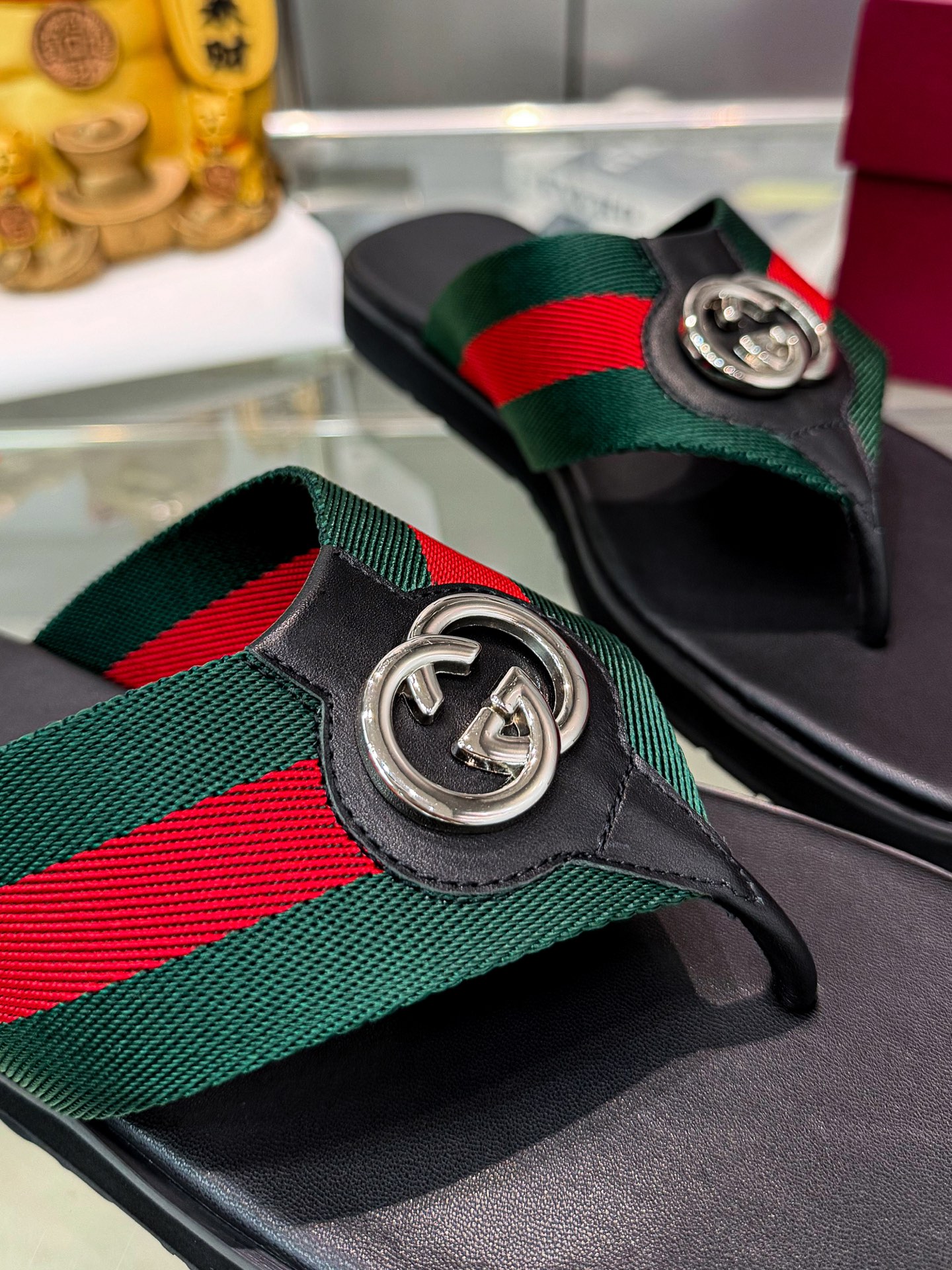 Guc slippers