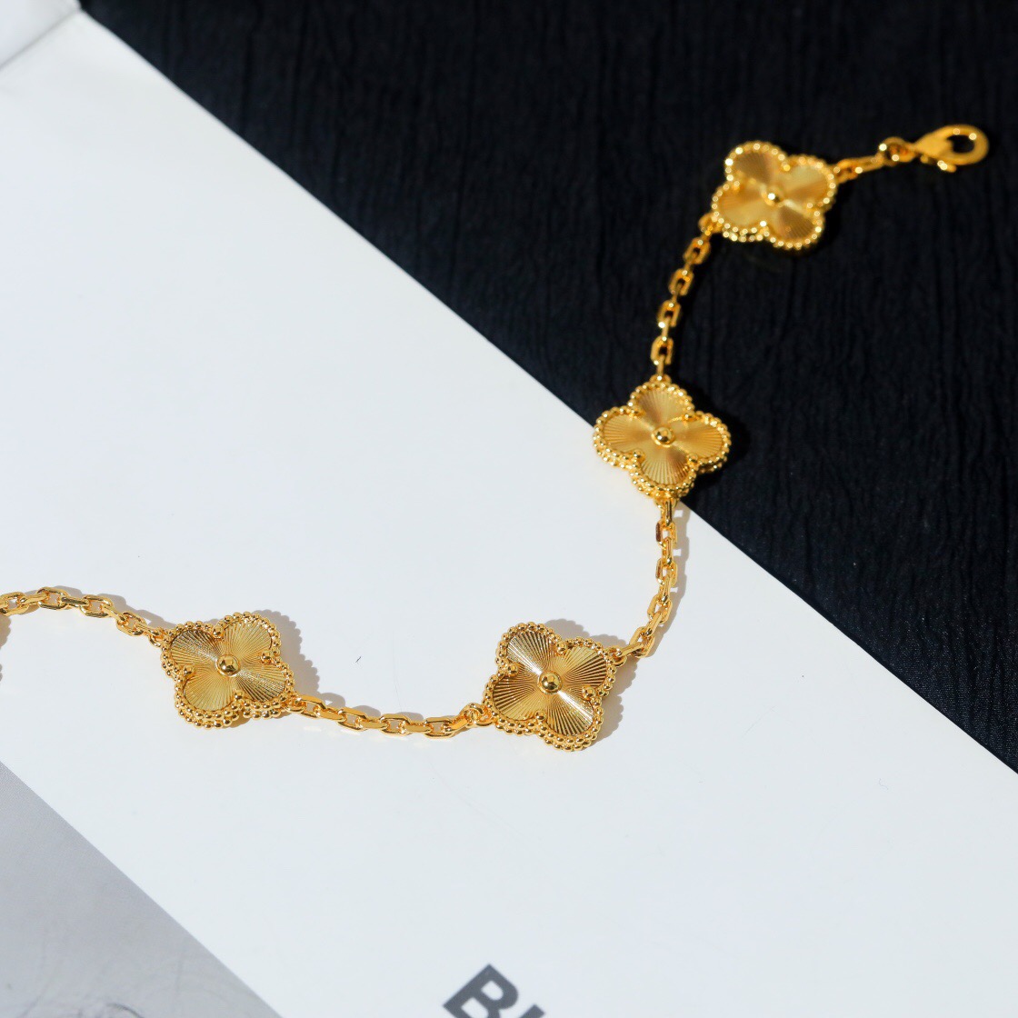 Vca chain bracelet