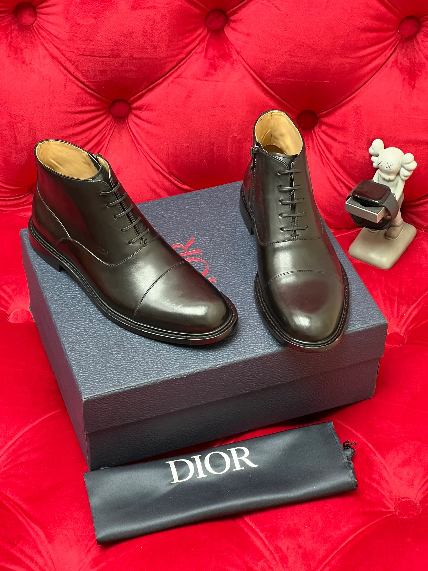 CD leather shoes
