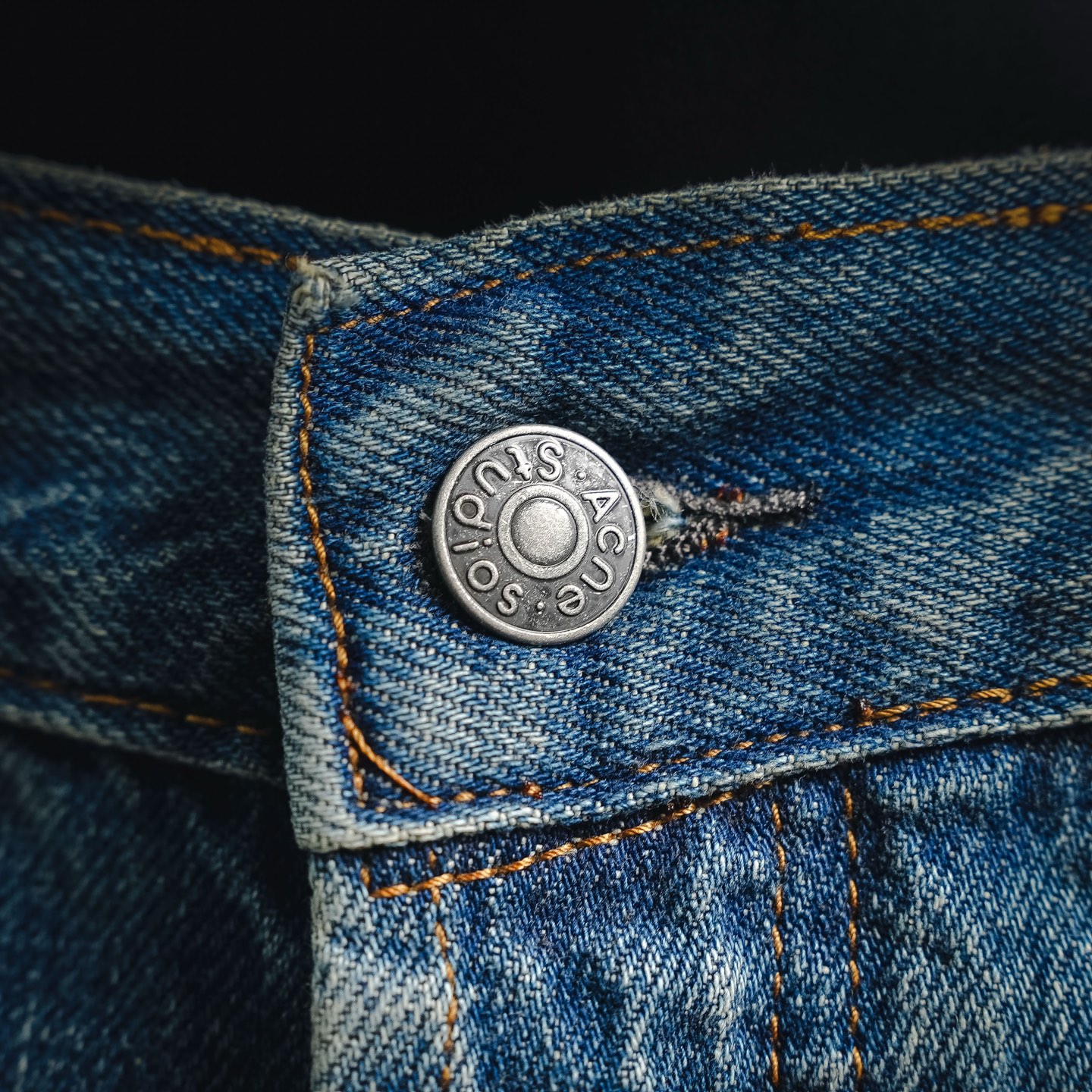 Acen distressed ripped jeans