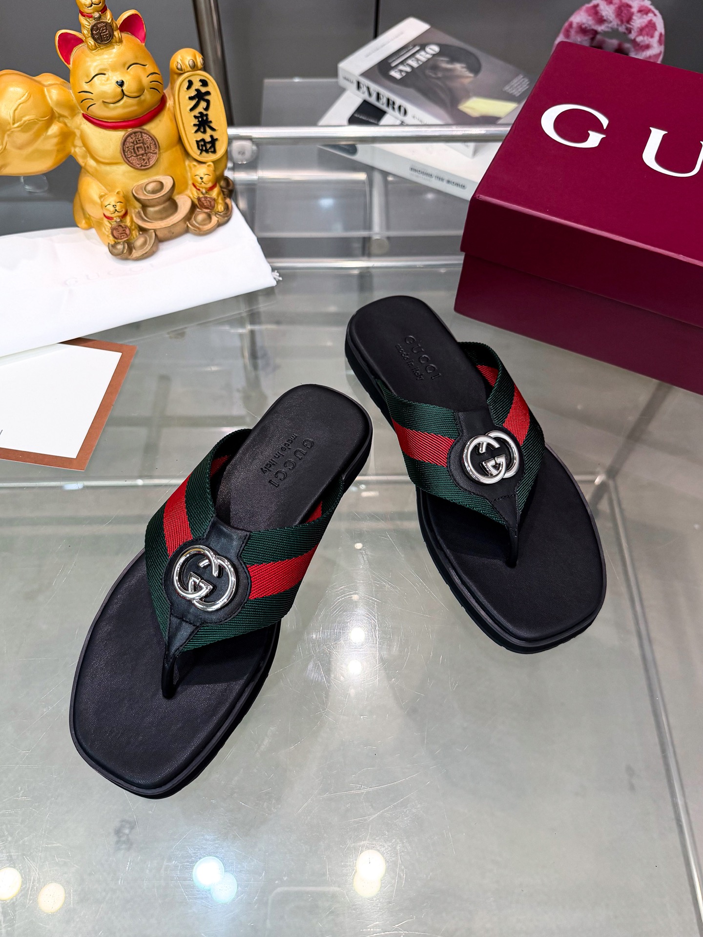 Guc slippers