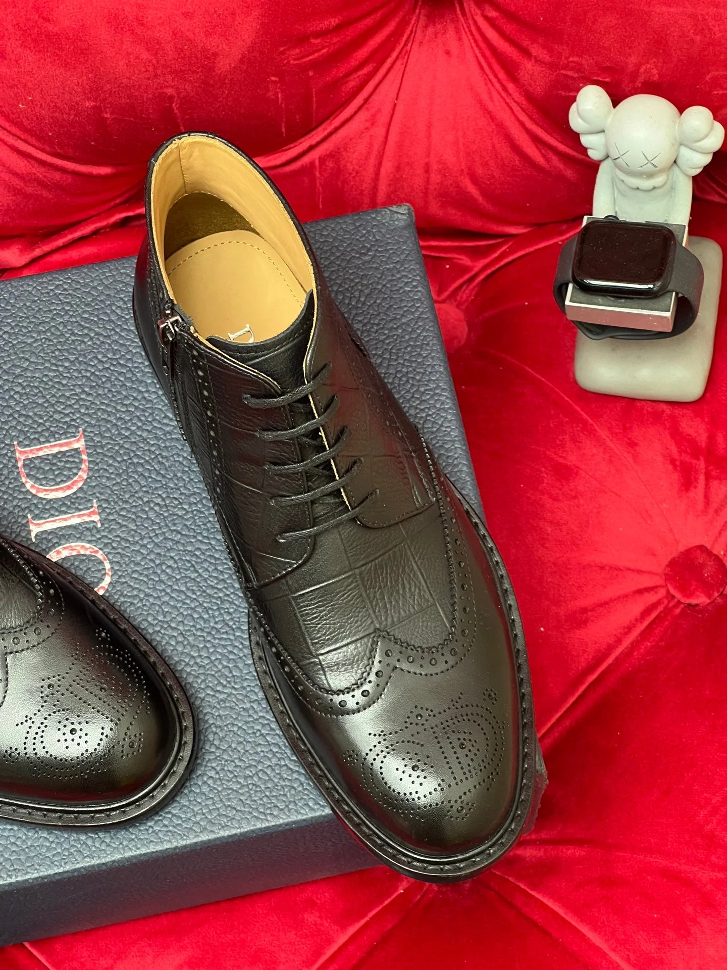 CD leather shoes