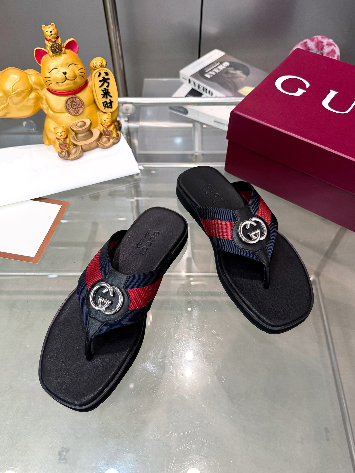 Guc slippers