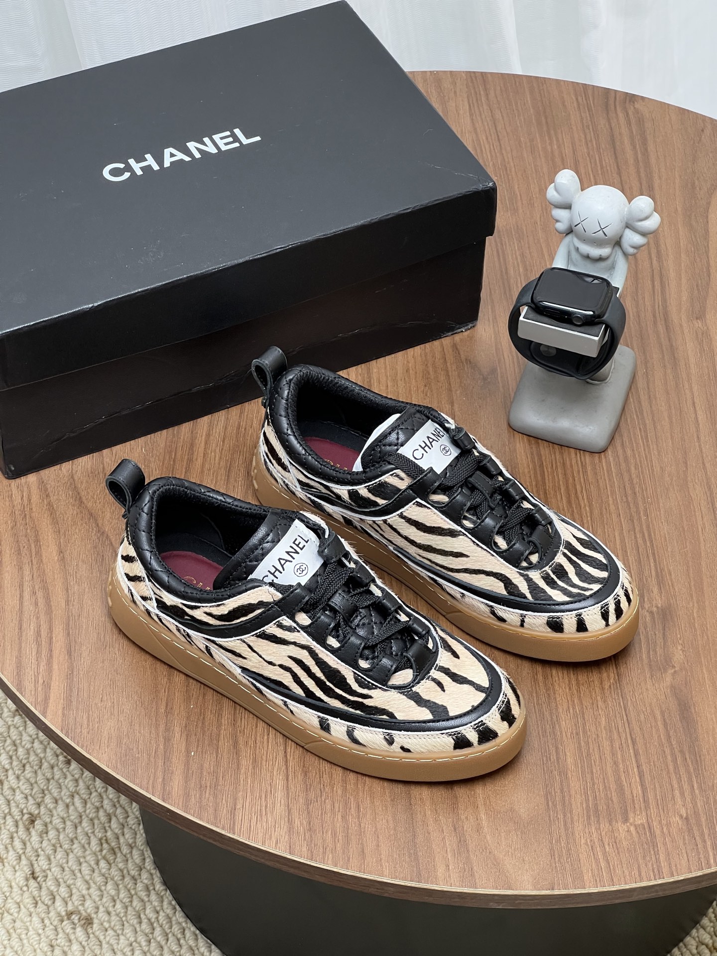 Chan sneaker