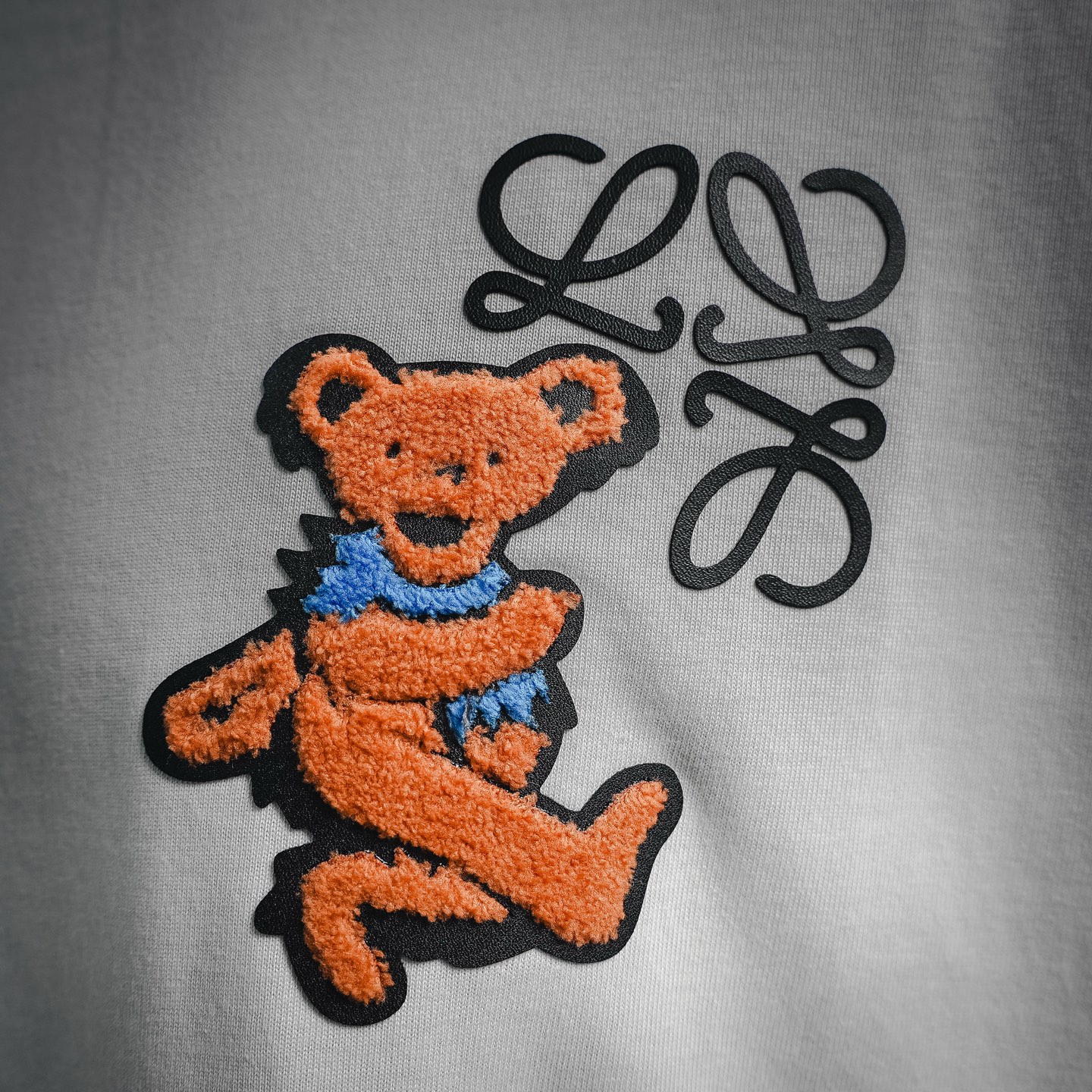 Loe applique t-shirt
