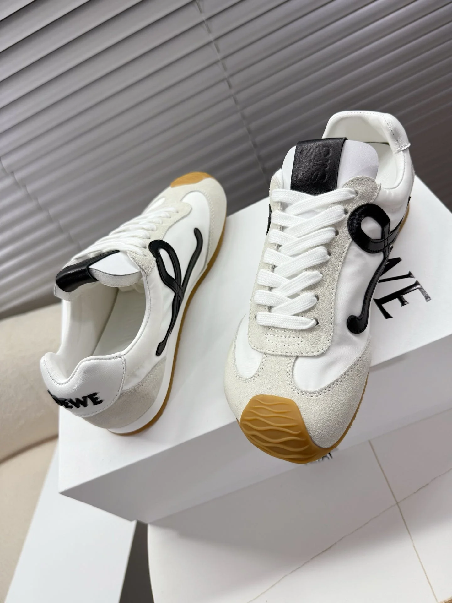 Loe 25fw all-match shoe