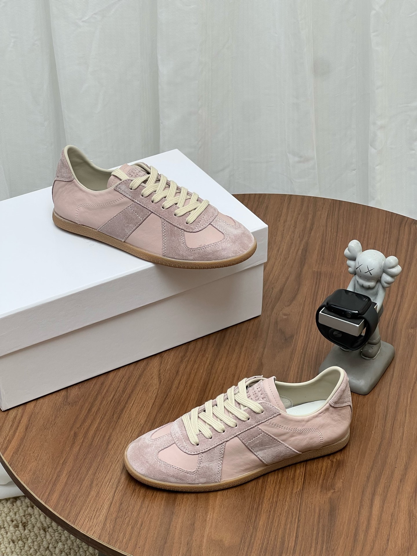 Maison low-top shoes