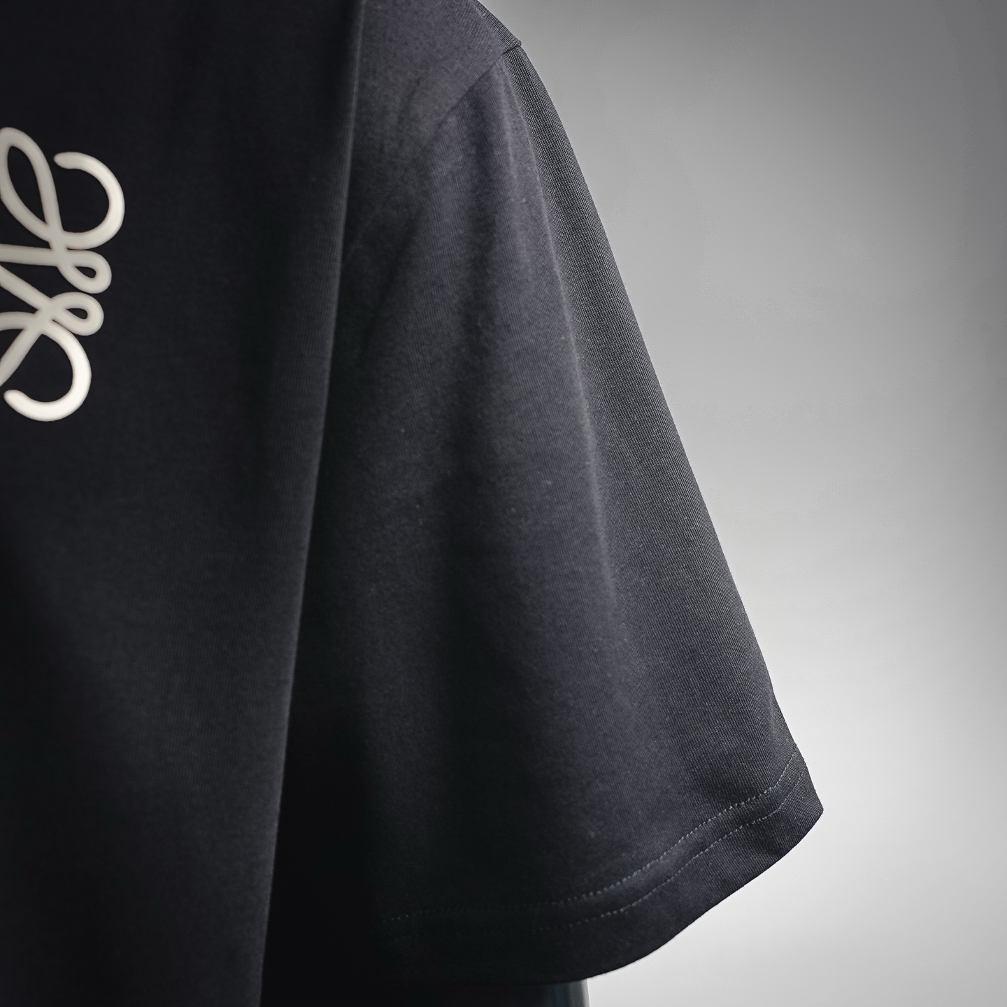 Loe applique t-shirt