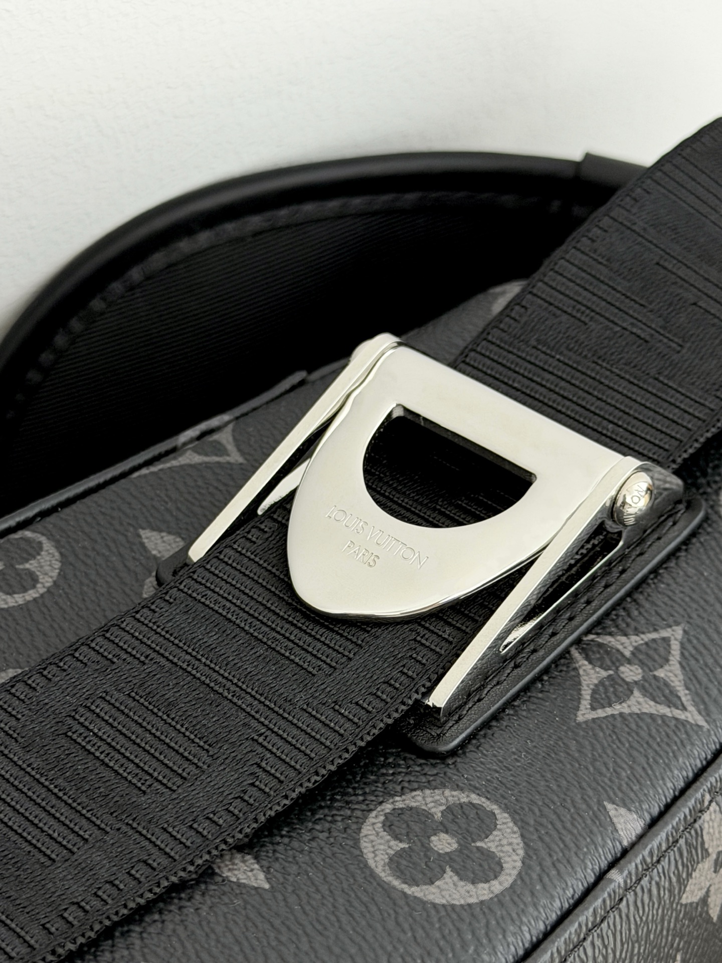 Louis messenger bag