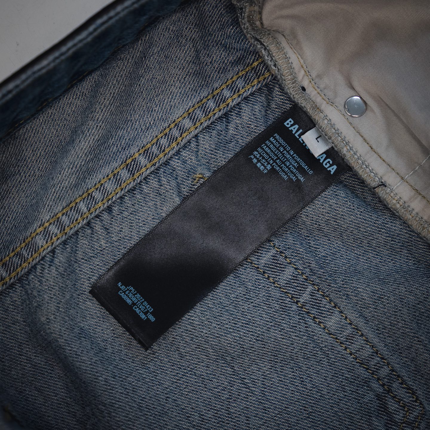 Balen washed ripped jeans