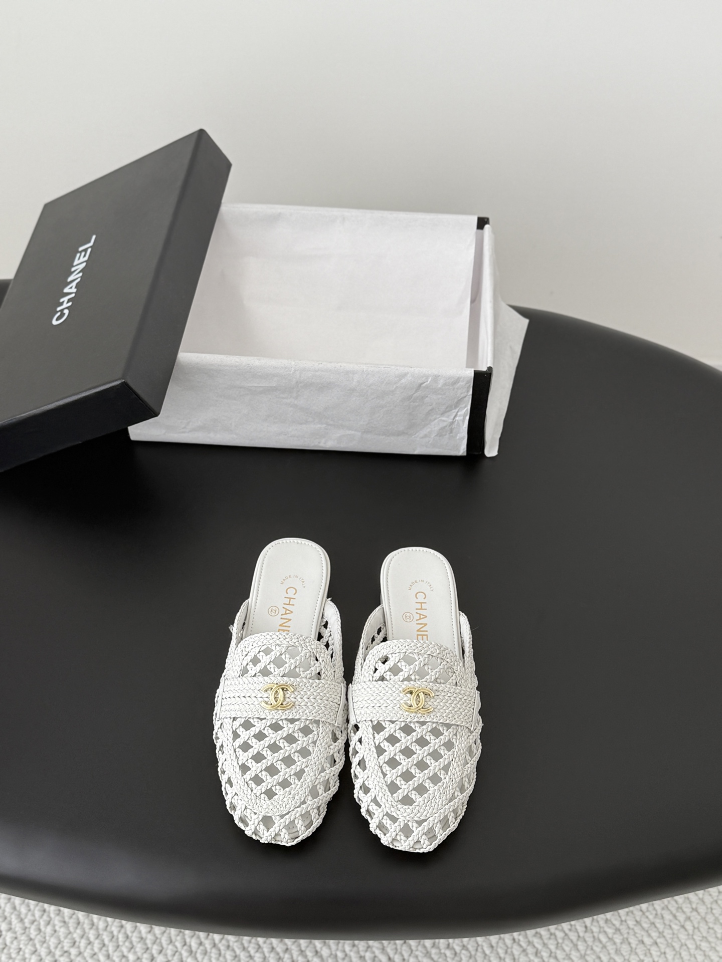 Chan 26ss woven slippers
