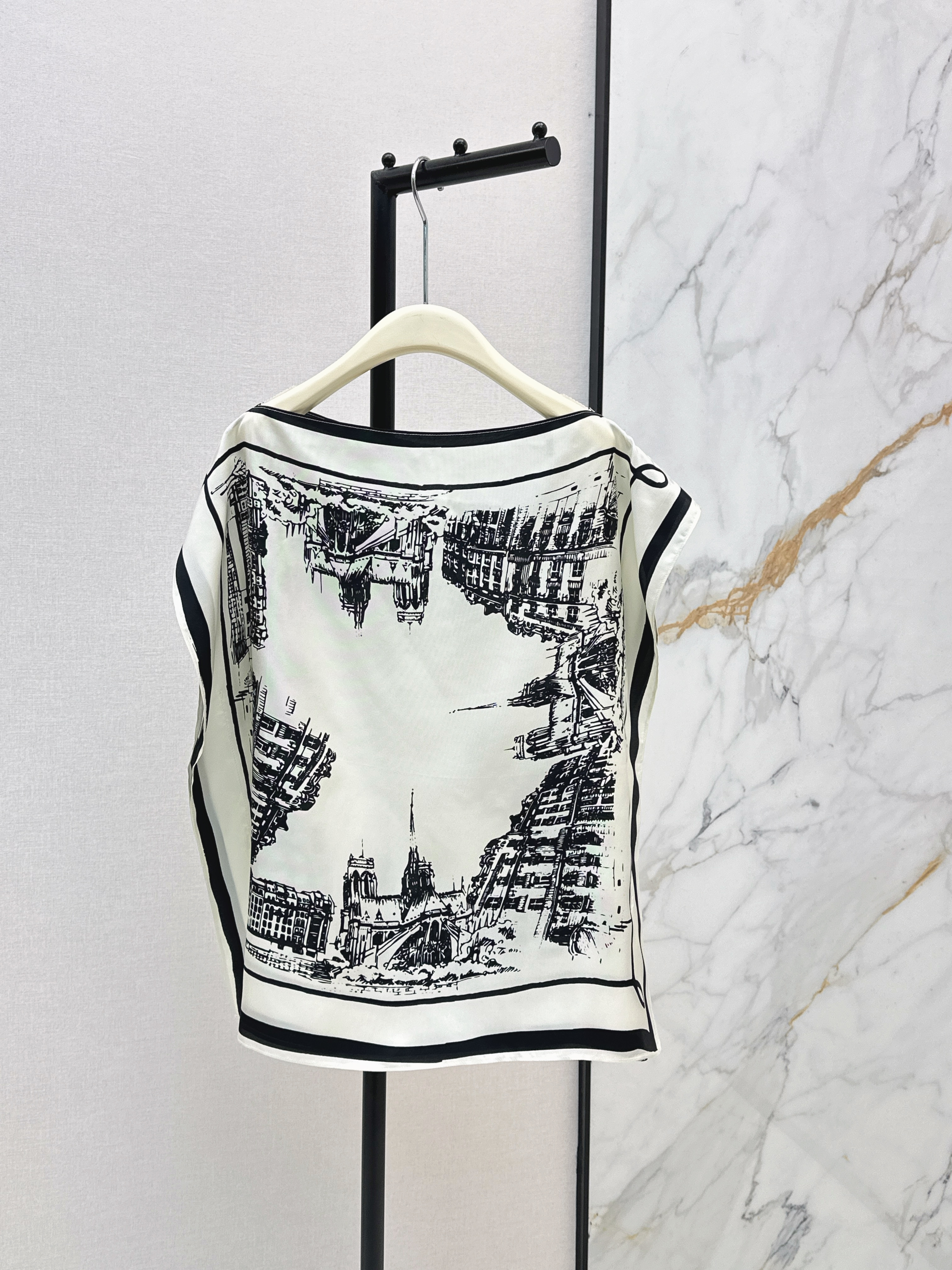 Her 26ss print scraf top