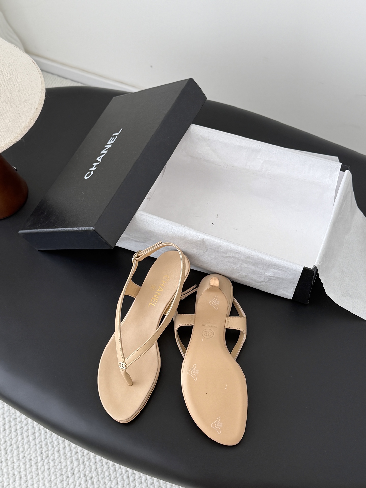 Chan 26C flip-flops sandals
