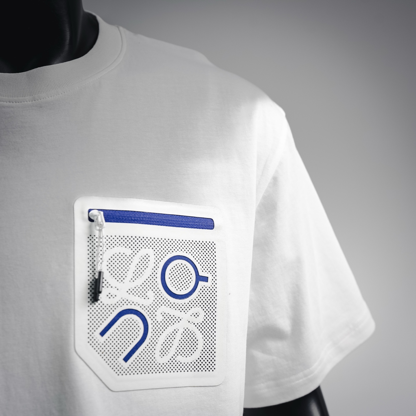 Loe zip pocket t-shirt